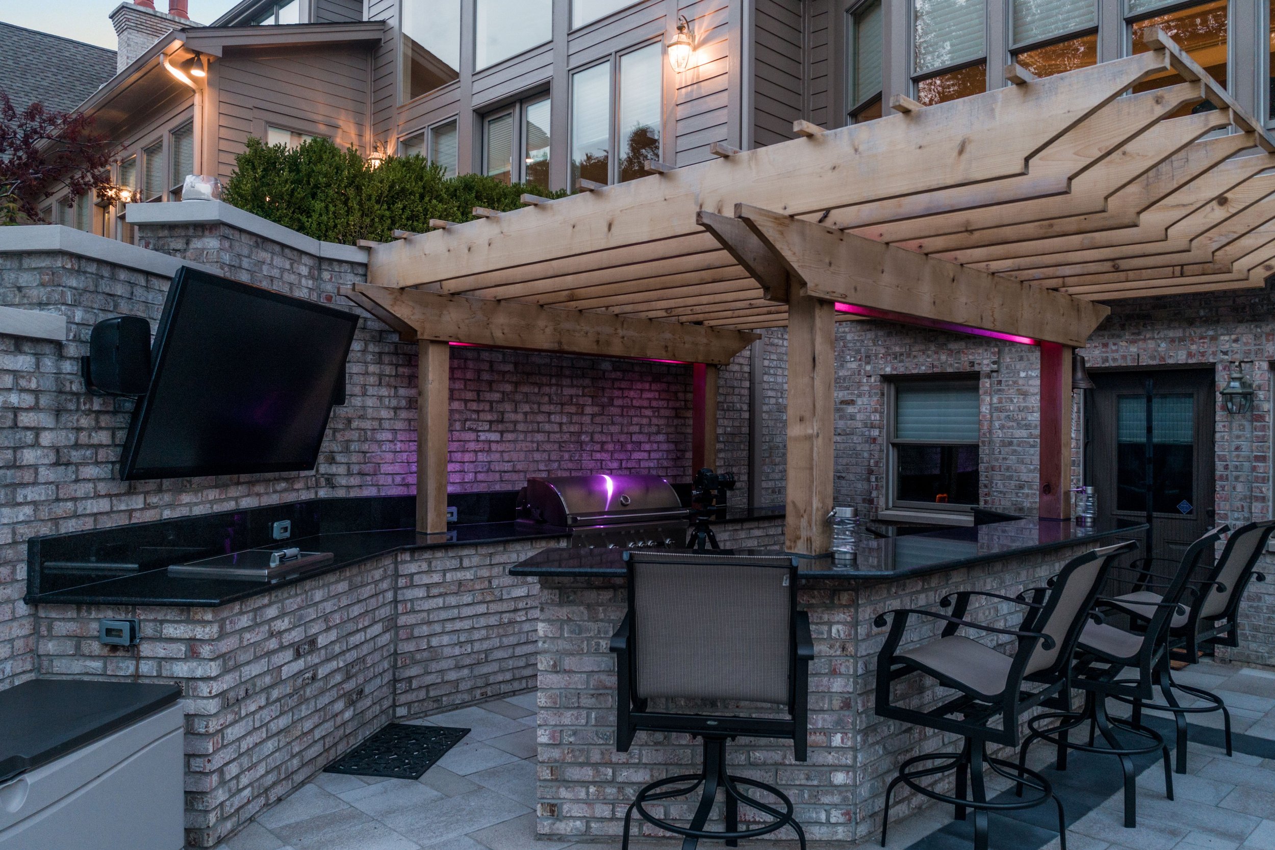 From Support to Shade: Maximize Outdoor Living With a Retaining Wall and Pergola in the Farmington Hills, MI Area