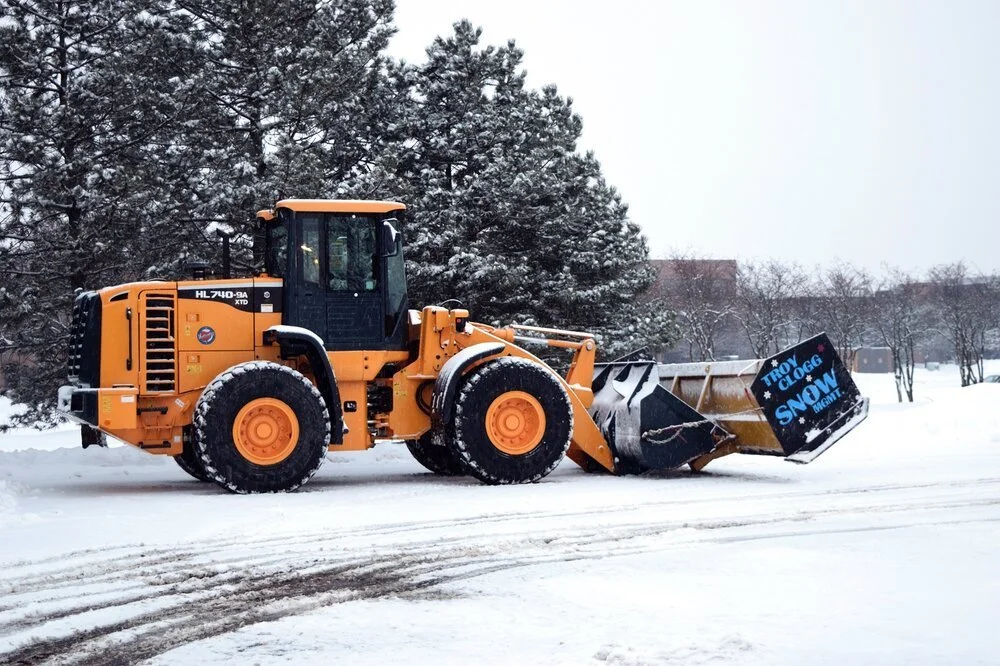 How Advanced Commercial Snow Removal Equipment Ensures Minimal Downtime for Your Milford, MI Business