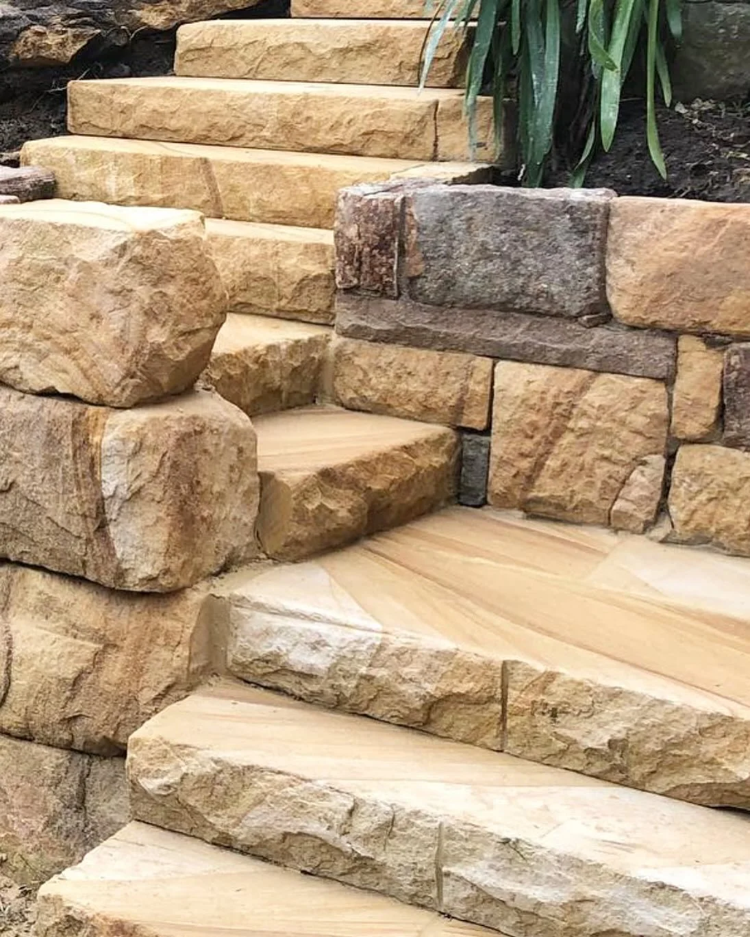 Chunky 💪🏻 
@khubes @mikedurante 
&bull;
&bull;
#stonemade #Northernbeachesstonemason #bigrocks