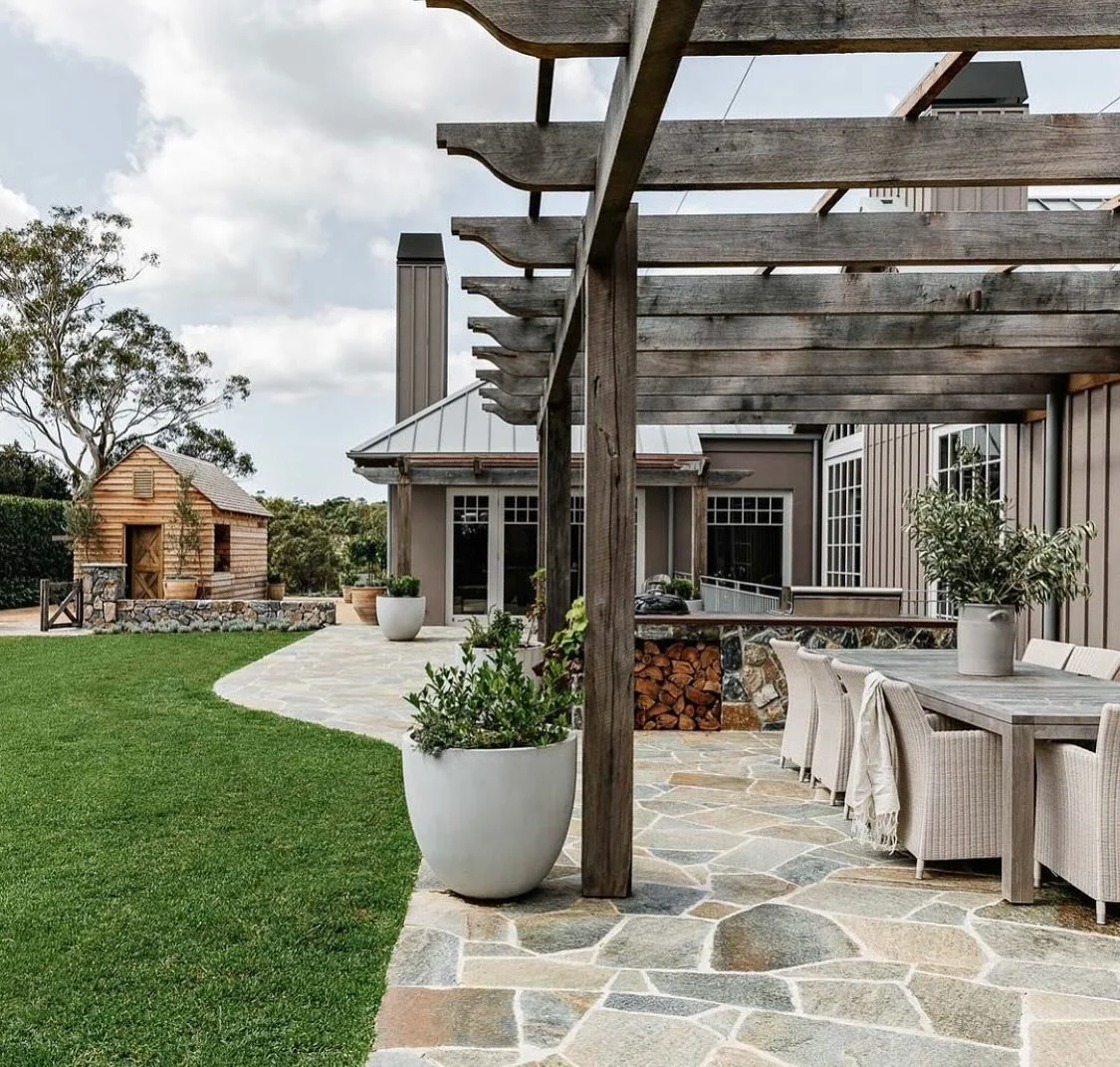 Country living..
@cadenceandco_ 
&bull;
&bull;
#Stonemade #northernbeachesstonemason #paving