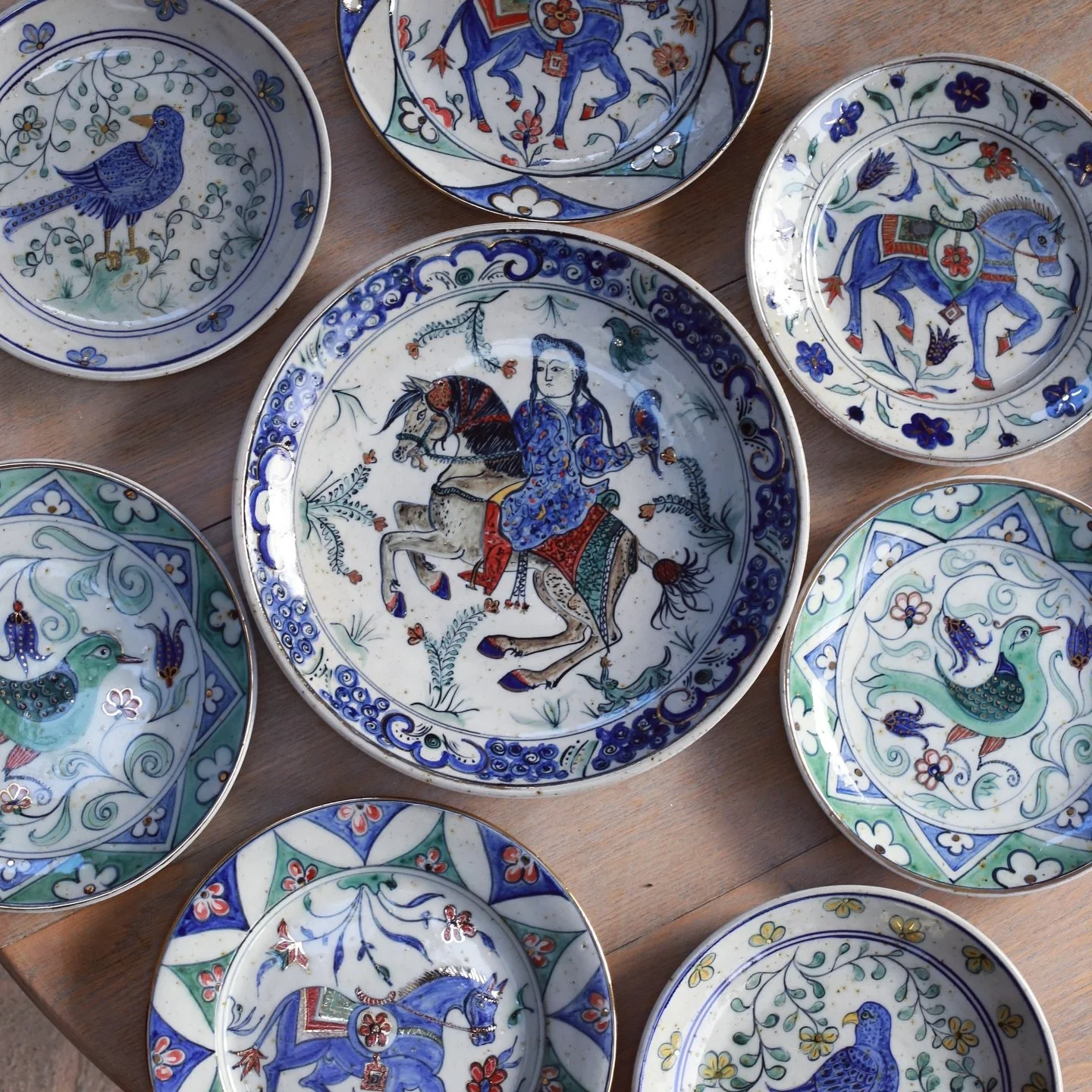 I&rsquo;ve been beavering away in the studio and I&rsquo;m so excited to finally share a fresh batch of pots for my Christmas shop update this Sunday at 7pm 🎄
If you haven&rsquo;t already, sign up to my newsletter and I&rsquo;ll send out a reminder 