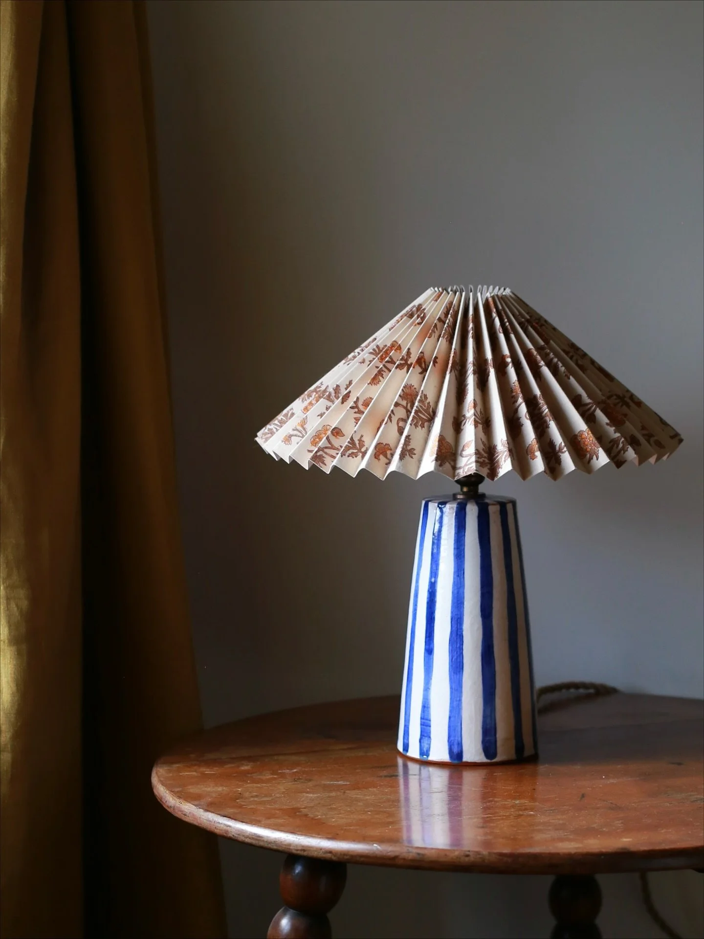 Shop update coming this Monday, 13th October at 7pm! 🌙
I&rsquo;ve been busy making a fresh batch of lamp bases &mdash; a mix of shapes, sizes, and finishes. Some are terracotta with crackle glaze or left beautifully raw, and a few are in my usual st