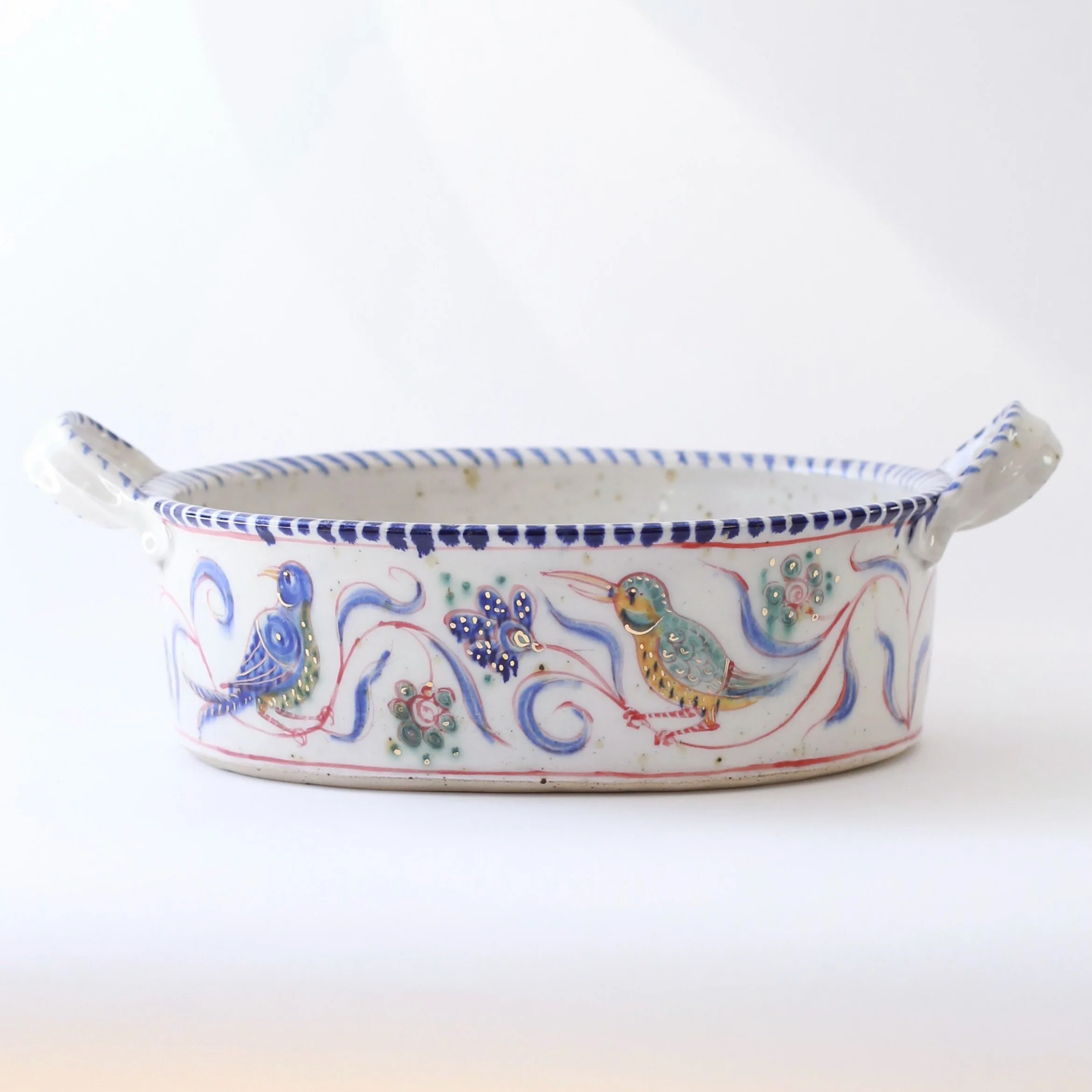 Some of my favorite pieces on this upcoming shop update. Oval dishes with handles. Versatile pots, good for baking, serving, or even forcing bulbs inside or flower arranging with 🐸. I played around with a few designs. I hope they find happy homes. #