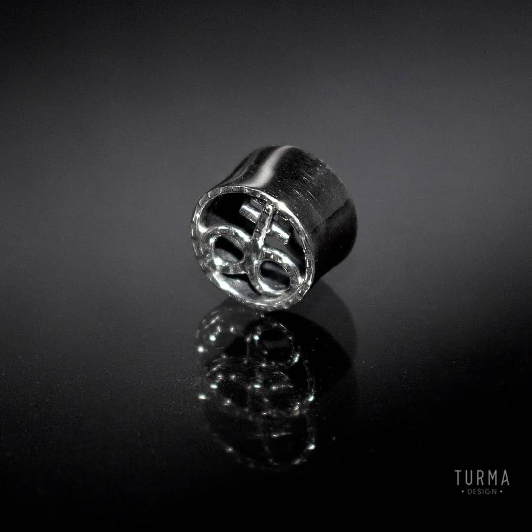 Custom made plug earring LEVIATHAN
 #custommade #earring #plug #leviathan #turma_desing #uniquedesign #uniquejewelry #silver #blackened #black #grim #grimjewelry #dark #darkjewelry #gothic #gothicjewelry #finejewelry #handmade