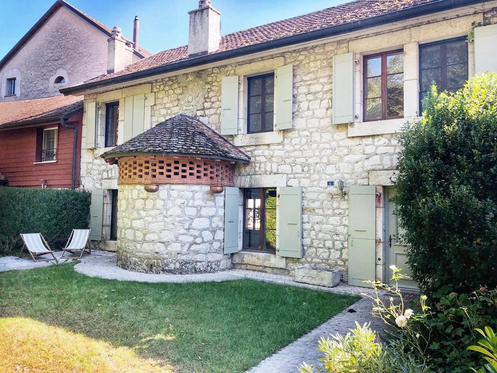 Crassier : charmant cottage avec jardin au coeur du village