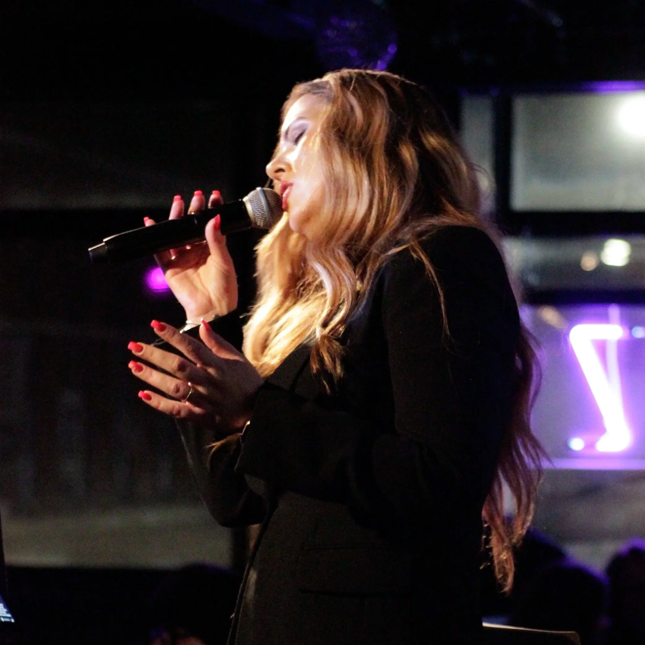 Domonique - Free Early Gig!