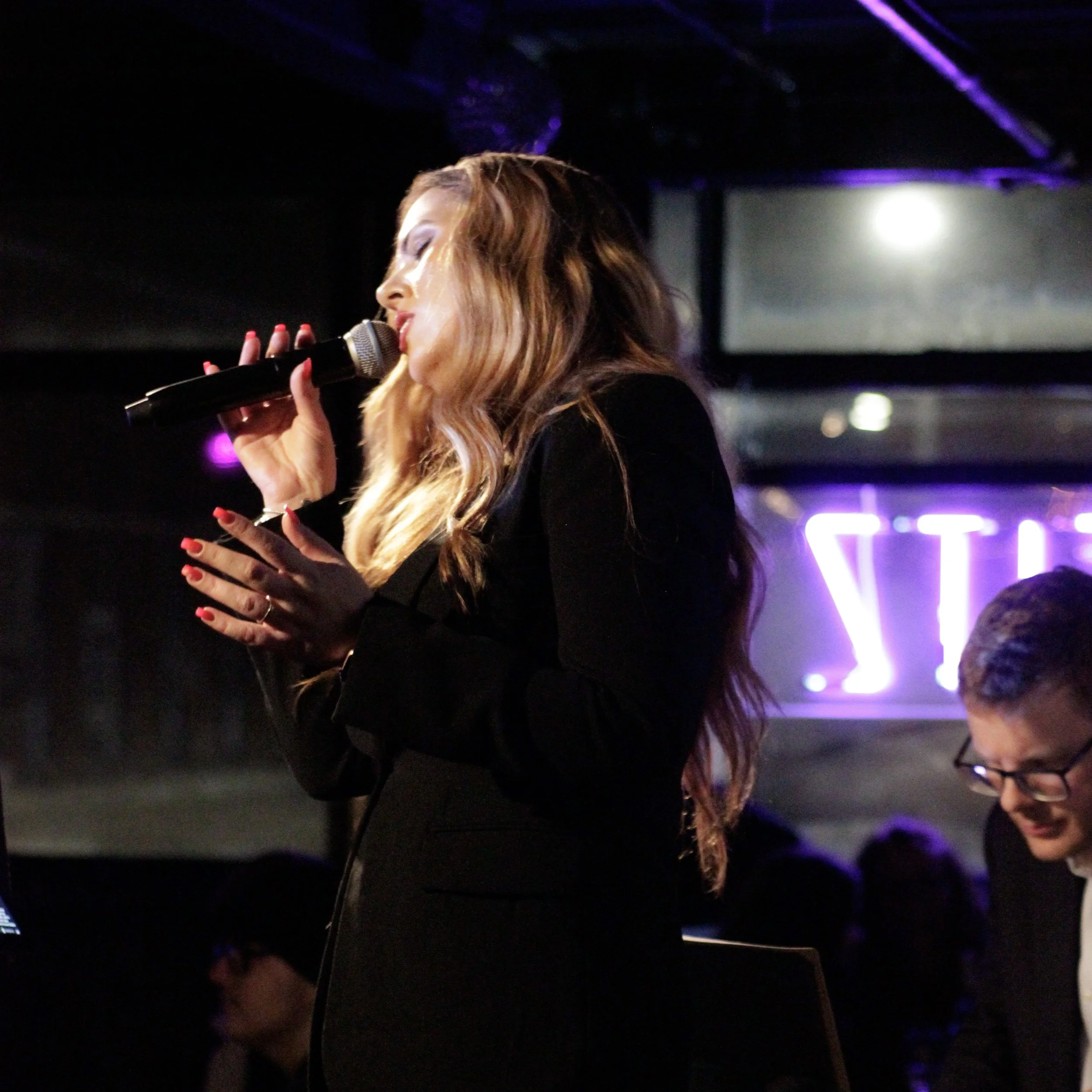 Domonique - Free Early Gig!