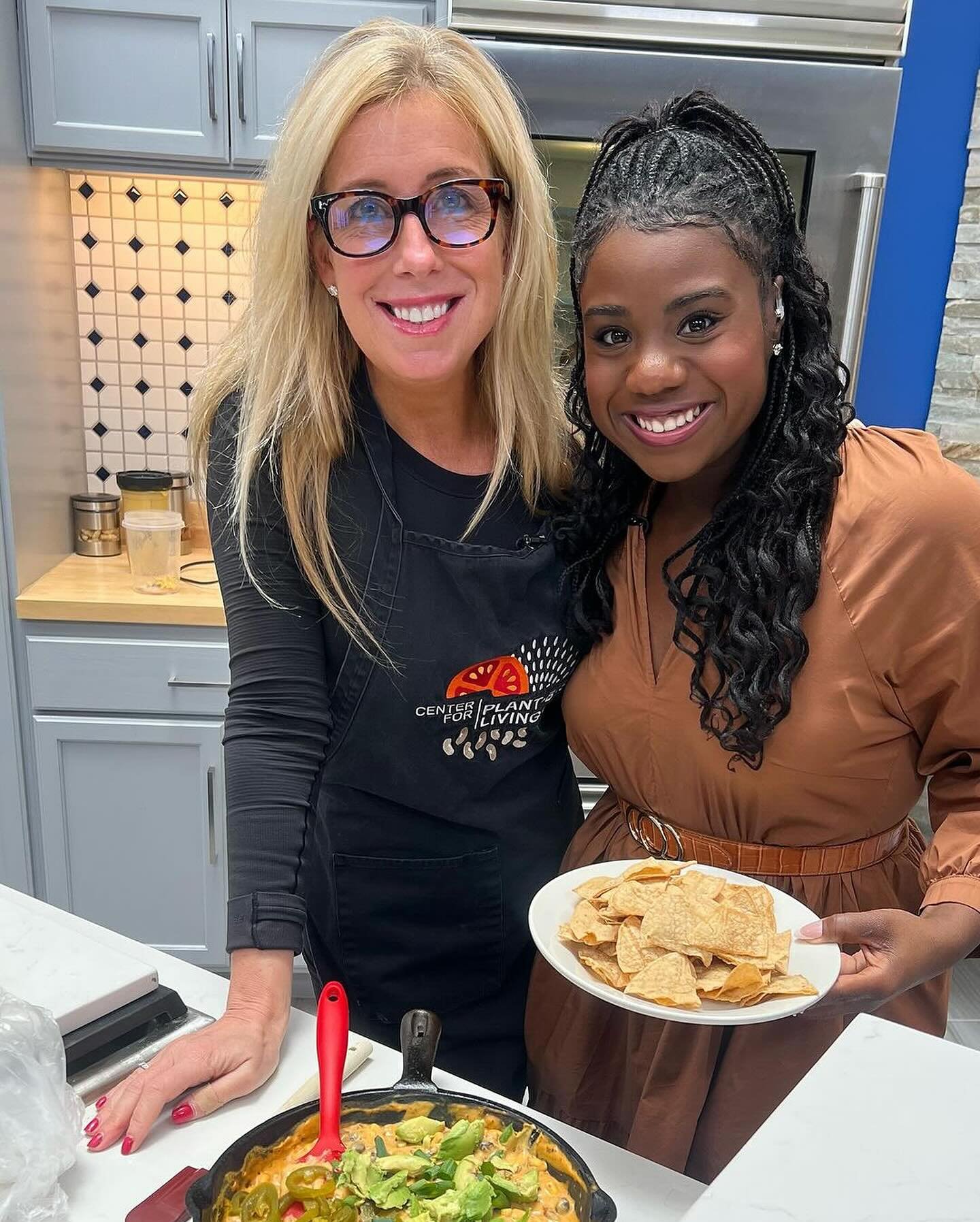 Fully loaded queso today on @insidestudiostl on @fox2now with @chelseahaynesondemand was another really great Tuesday in the books!! 

Make this on #cincodemayo or just mayday of the week!

#veganqueso #plantbasedmexicanfood #cheeze