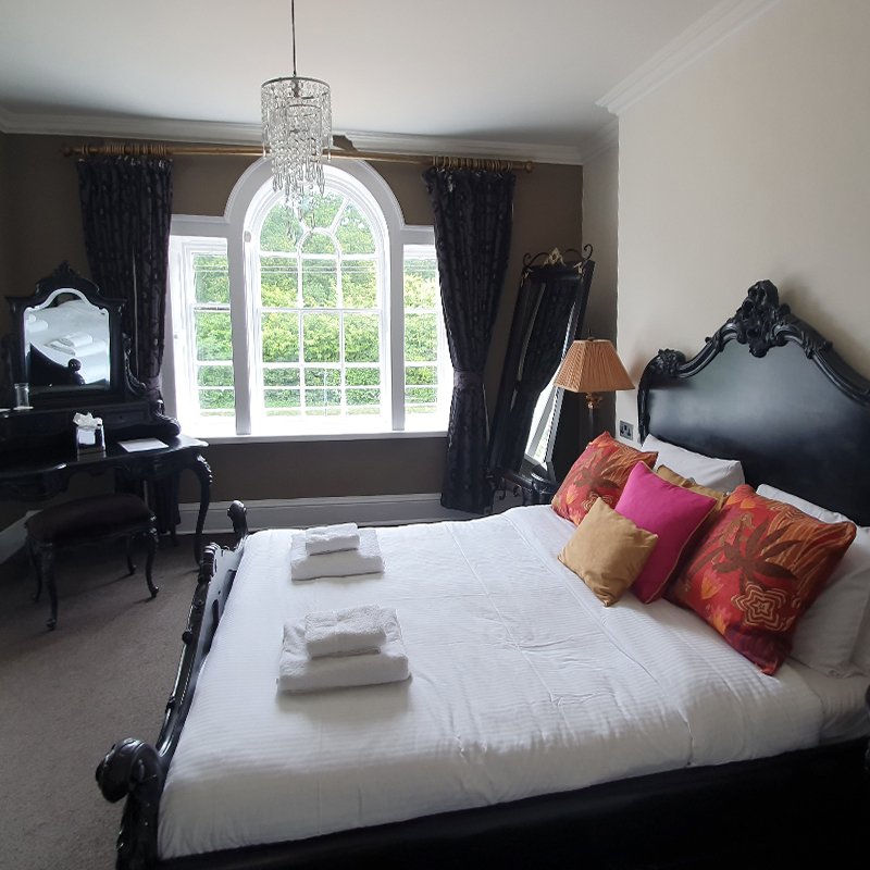 room 3 bedroom the retreat new forest.jpg