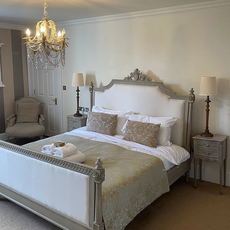 room 9 bed the retreat new forest.jpg
