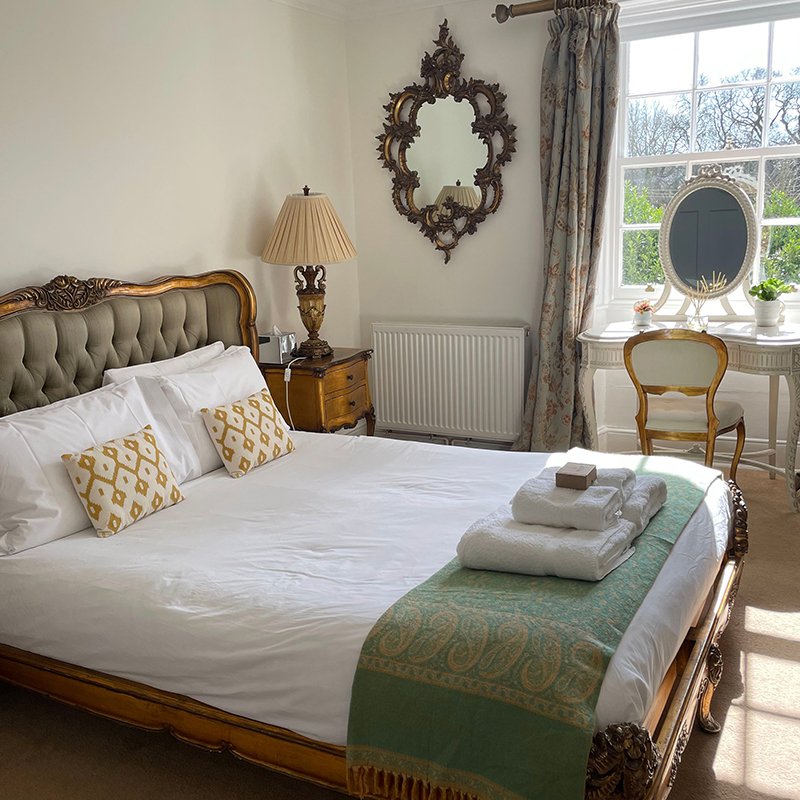 room 2 bed the retreat new forest.jpg