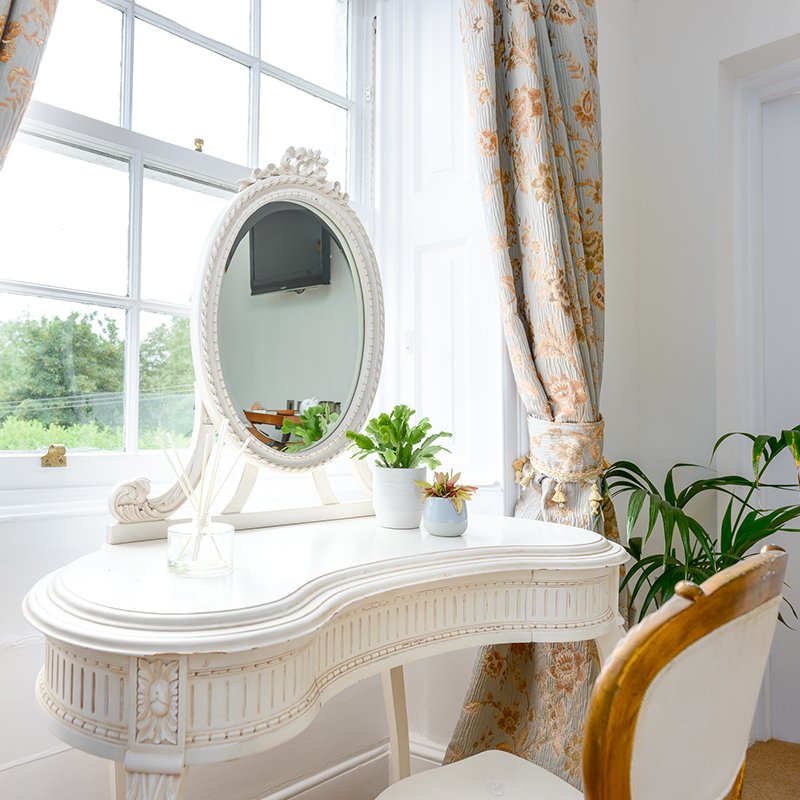 room 2 vanity table the retreat new forest.jpg