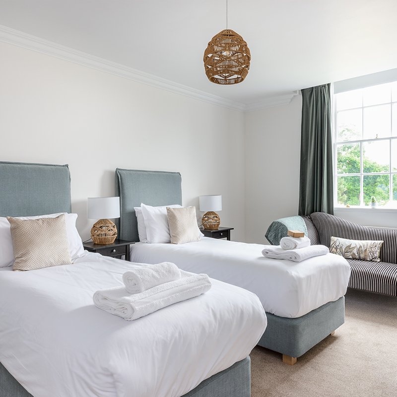 room 8 beds the retreat new forest.jpg