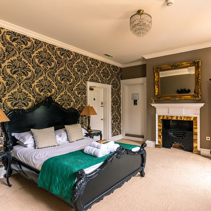 room 4 bed the retreat new forest.jpg