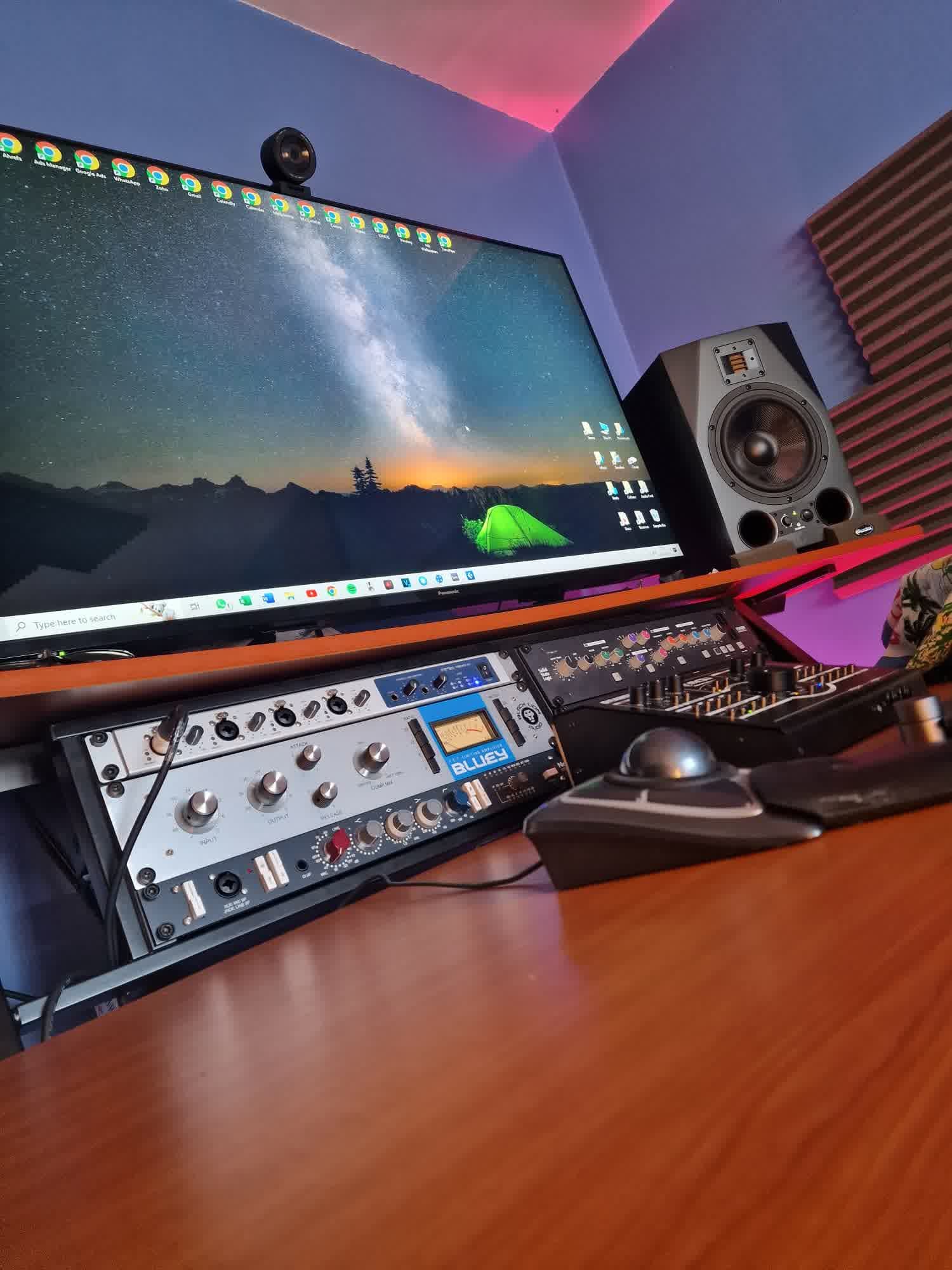 Studio 2.jpg