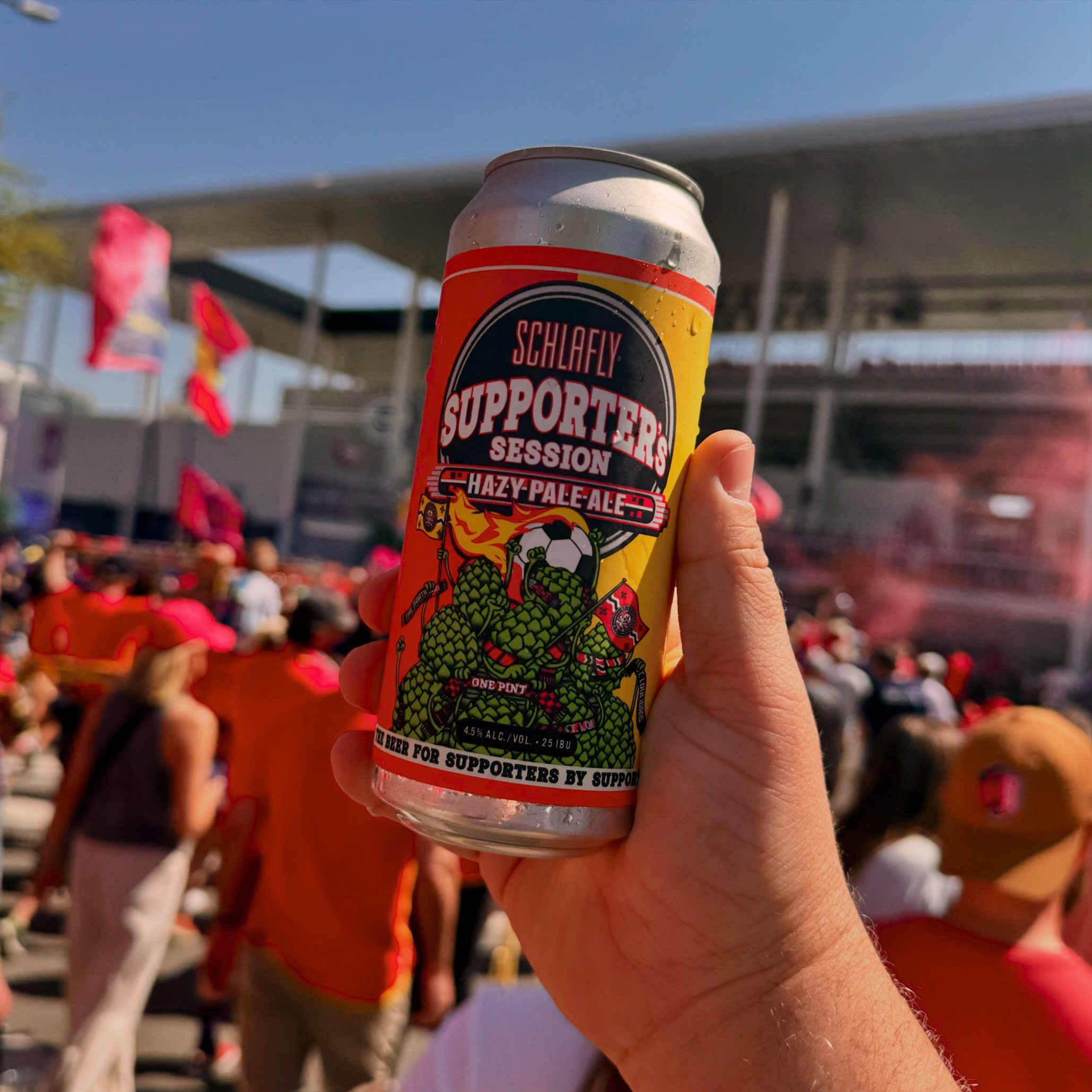 There&rsquo;s nothing more electric than being part of a @stlcitysc supporters march before game day; however a Supporter&rsquo;s Session Hazy Pale Ale by @schlaflybeer helps to add something extra to the excitement! 

#beer #craftbeer #beerlover #be