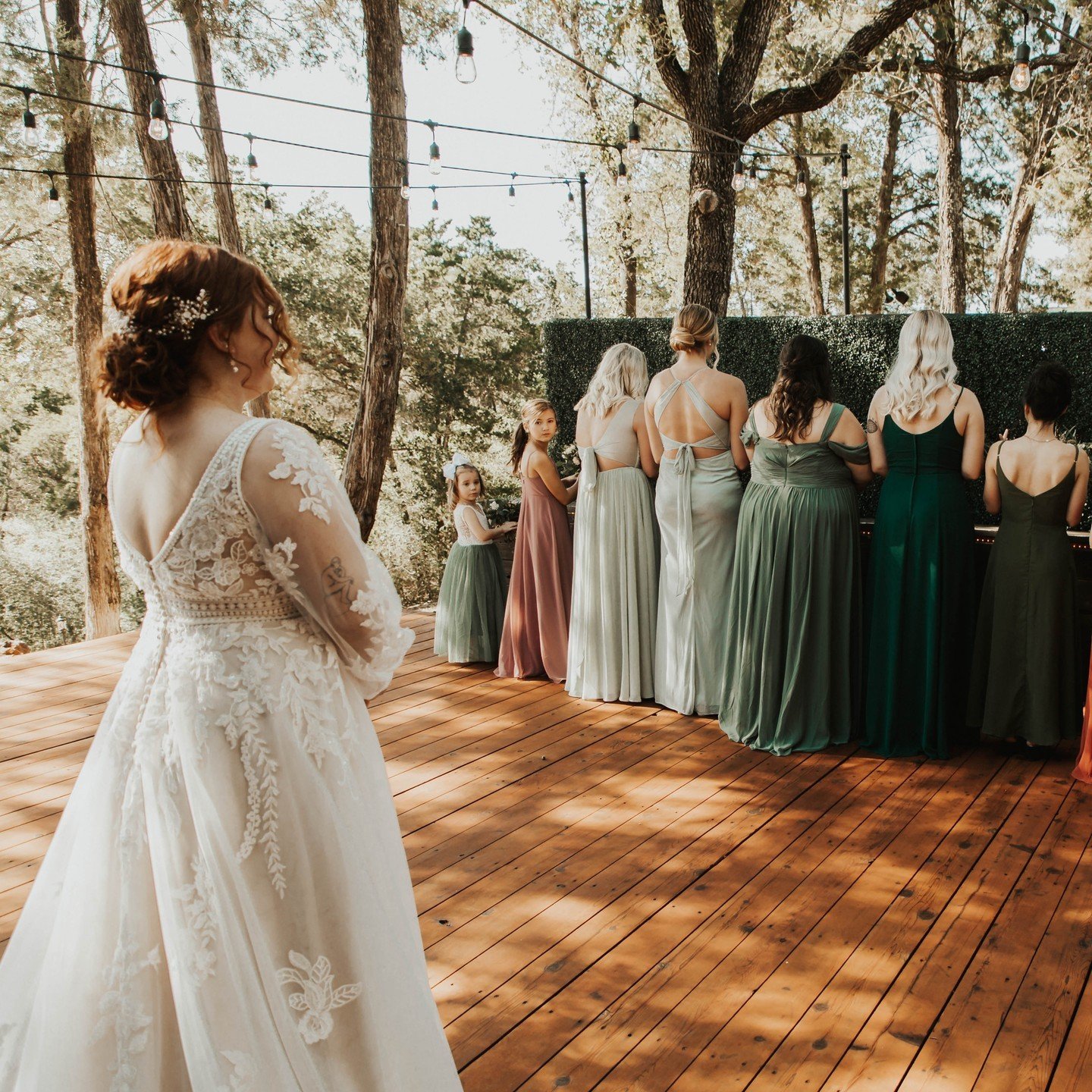 The first look doesn&rsquo;t always have to be with your Groom. Consider sharing this special moment with your bridesmaids! 

Photo: Admyer Studios
Florist: Expressions Floral Design

#texaswedding #texasoutdoorwedding #texasweddingvenue #hillcountry