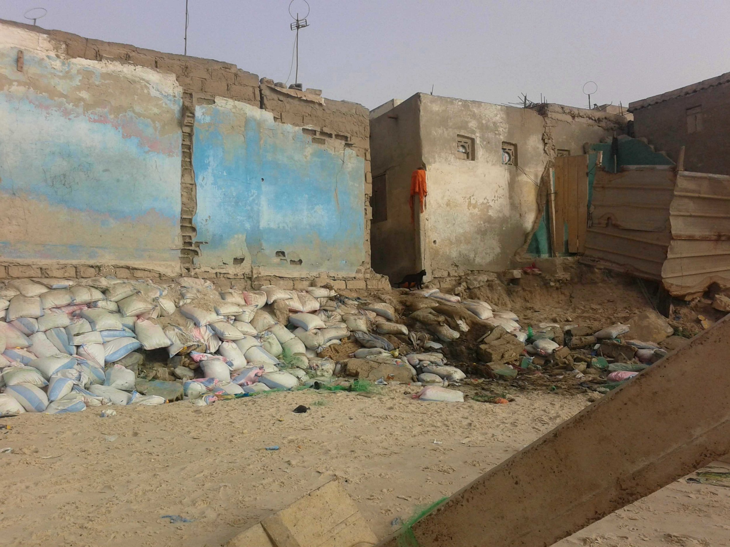  Coastal erosion in Guet Ndar, Senegal (2017) / Credit to Emily B. N’Dombaxe Dola. 