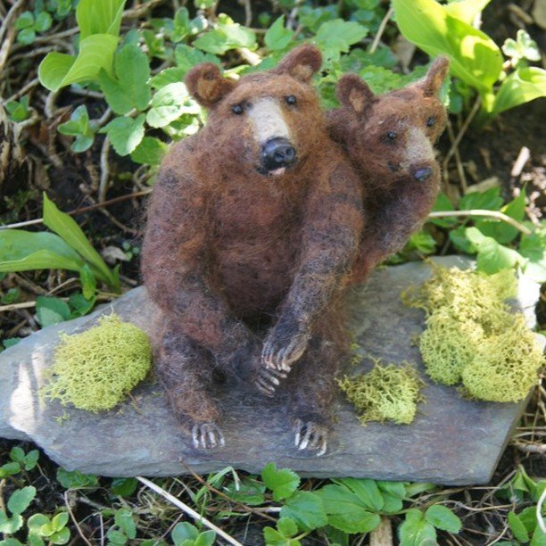 Celebrating Mothers of all kinds with this beautiful, needle felted bear and cub! Made by our newest exhibitor, Gail Carrigan, who brought in a sweet grouping of mothers with babes inspired by the natural world. 

@westcoasteast