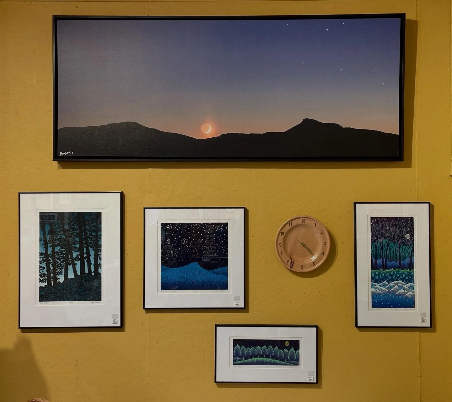 The days are getting shorter, and we are embracing the vibe! Ember Photography brought in this striking large scale canvas print titled &ldquo;Green Mountain Moon&rdquo;. That inspired this night time vignette with lush multi-layered linoleum block p