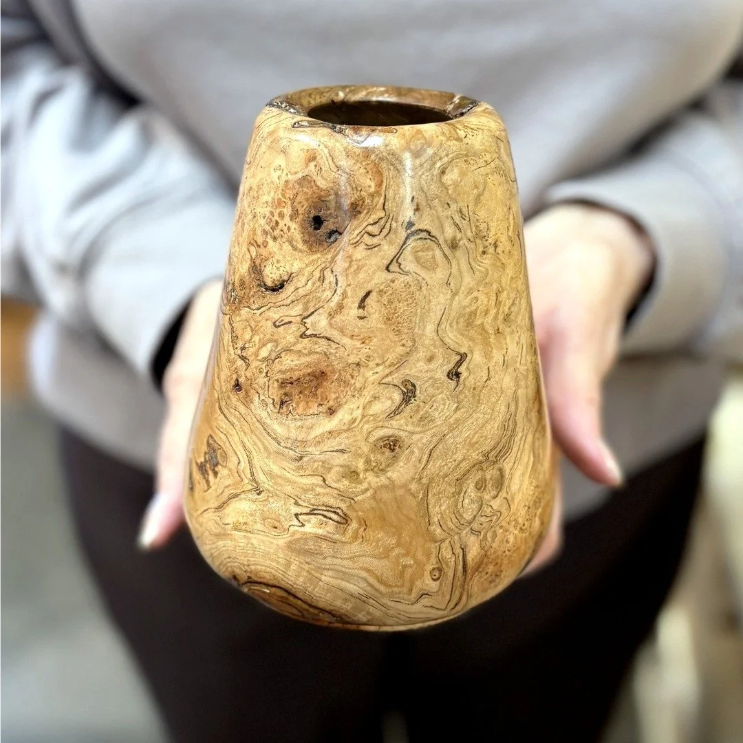 Welcome to today's Staff Pick! Staff member Claire selected a vessel created by woodturner 𝗞𝗶𝗽 𝗦𝗮𝗯𝗲𝗻𝘀.

Claire started off by saying that Kip's work is very impressive. "He goes out and looks for wood on the ground and can see in his mi