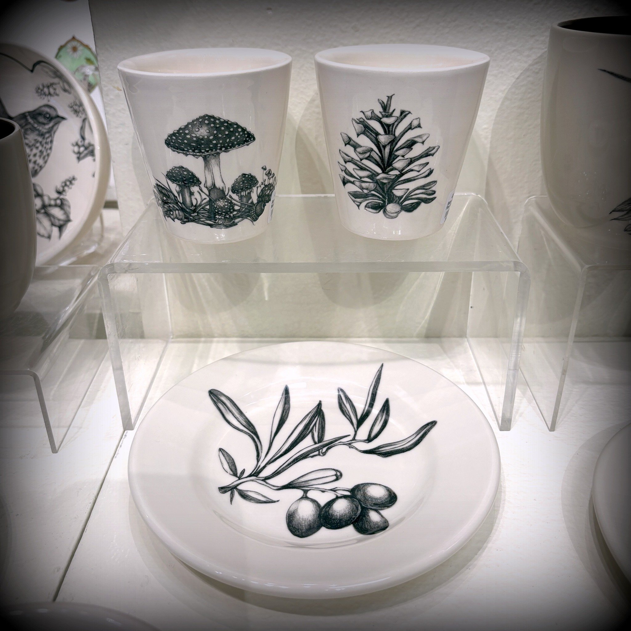 Calling all @laurazindeldesign fans - we just started carrying new items at the gallery that just might be (or hold) your cup of tea!

We added bistro plates and cups, which means that you can now eat and drink in smaller quantities whenever you like