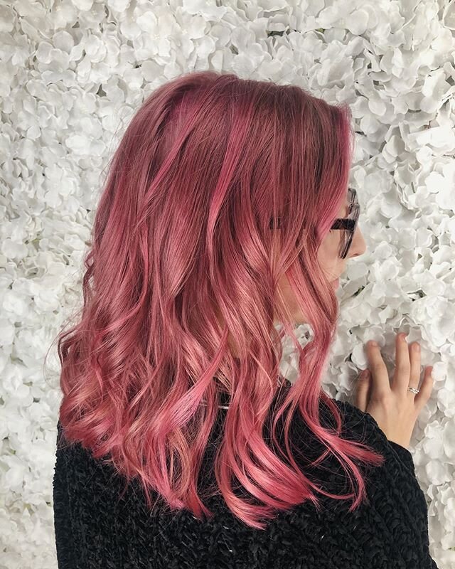 Pretty in pink just in time for Valentines 🥰 Still obsessing over this gorgeous color I did the other week! I love that somehow it&rsquo;s vibrant and muted at the same time 💓🩰💒🎀🎟 &bull;
&bull;
&bull;
&bull;
&bull;
&bull;
&bull;
&bull;
&bull;
#