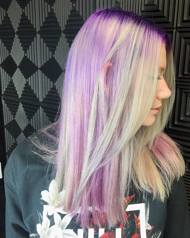Today&rsquo;s 7 Hour project!!! ❄️💜 Doing such a huge transformation is always so much fun! Loving this purple and  silver blend 🤍 swipe to see the before! &bull;
&bull;
&bull;
&bull;
&bull;
&bull;
&bull;
&bull;
&bull;
#fashioncolor #rainbowhair  #