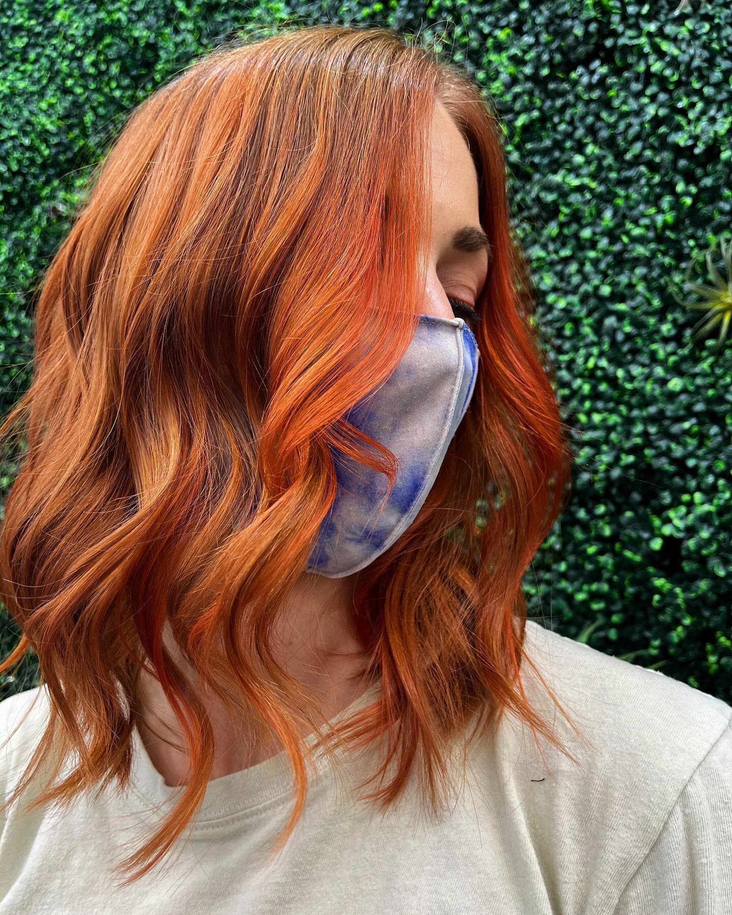 Lindsey told me do whatever so i stuck with the orange family🌟 loving the bright orange money piece 🍊🧡
&bull;
&bull;
&bull;
&bull;
&bull;
&bull;
&bull;
#redhair #orangehair #urbanfringe #nc #salon #stylist #lovewhatyoudo #paulmitchellsalons #chape