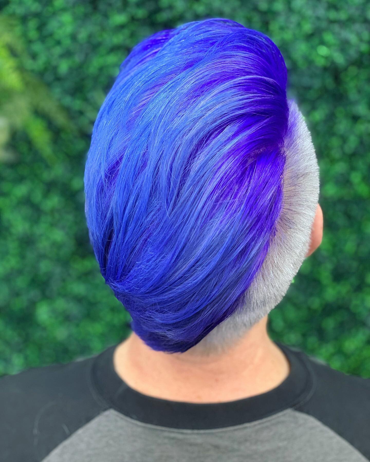 This client had the coolest ideas! Always inspired by others ✨

#hairstylist #urbanfringesalon #durhamsalon #chapelhillsalon #purplehair #bluehair #splithair #creative #creativecut #licensedtocreate #lovewhatyoudo