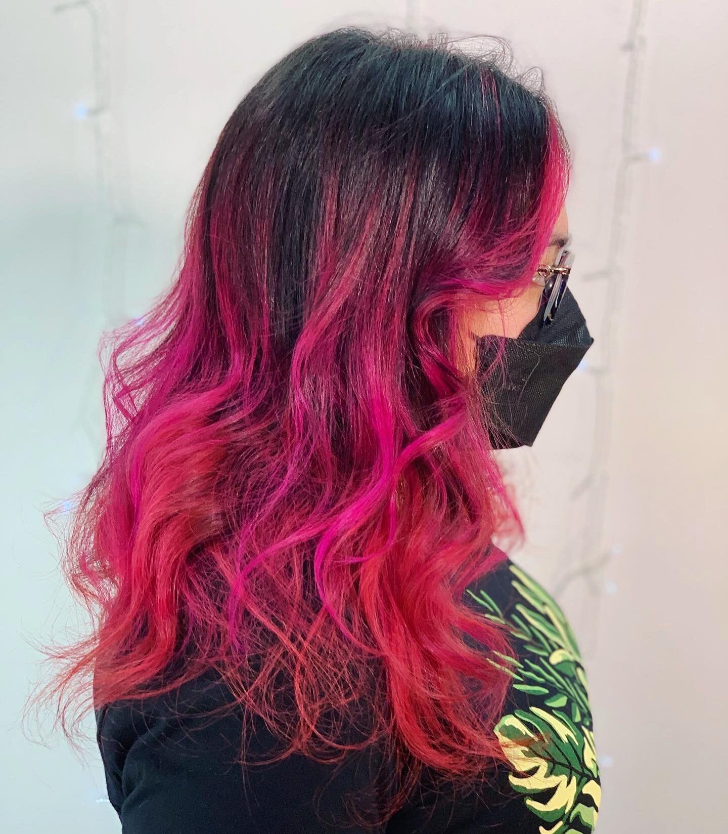 Dragonfruit 💕🐉 

#salon #hairstylist #chapelhillhair #durhamhair #chapelhill #durham #lisencedtocreate #pulpriot #pinkhair  #pink