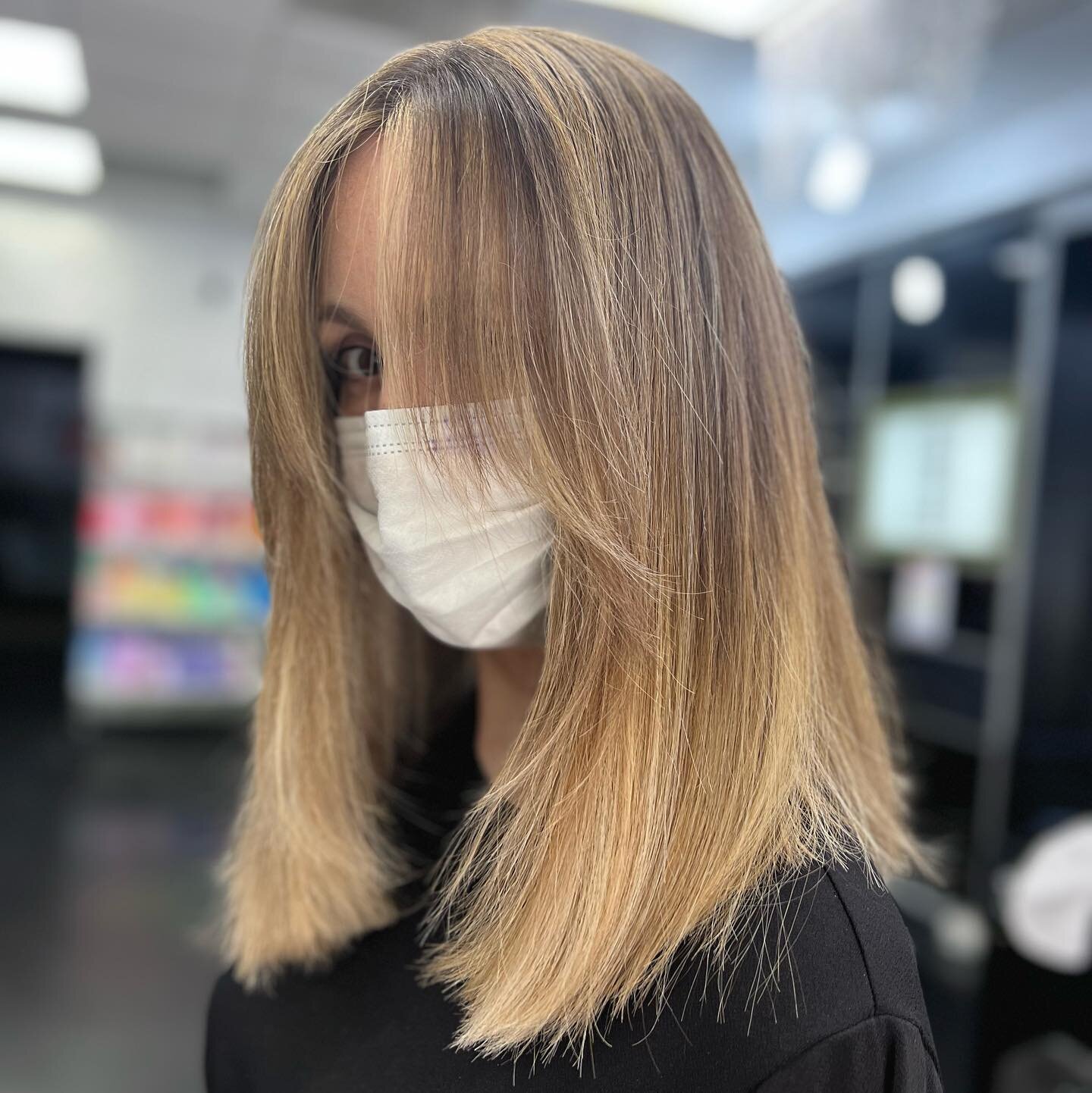 Pretty, lived-in blonde for this pretty lady to blend in her natural sparkle!