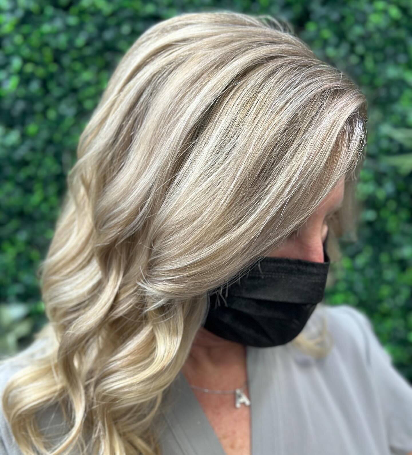 Fresh blonde highlights with a baby low light 😍😍😍. Love❤️