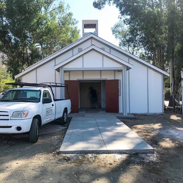 This was a great project with a lot of heart. 💚 We had the honor of rebuilding a replica of a chapel built around 1900 on the Rincon Indian Reservation. We even installed the original church bell in the steeple, which you can see if you swipe 👈 Hav