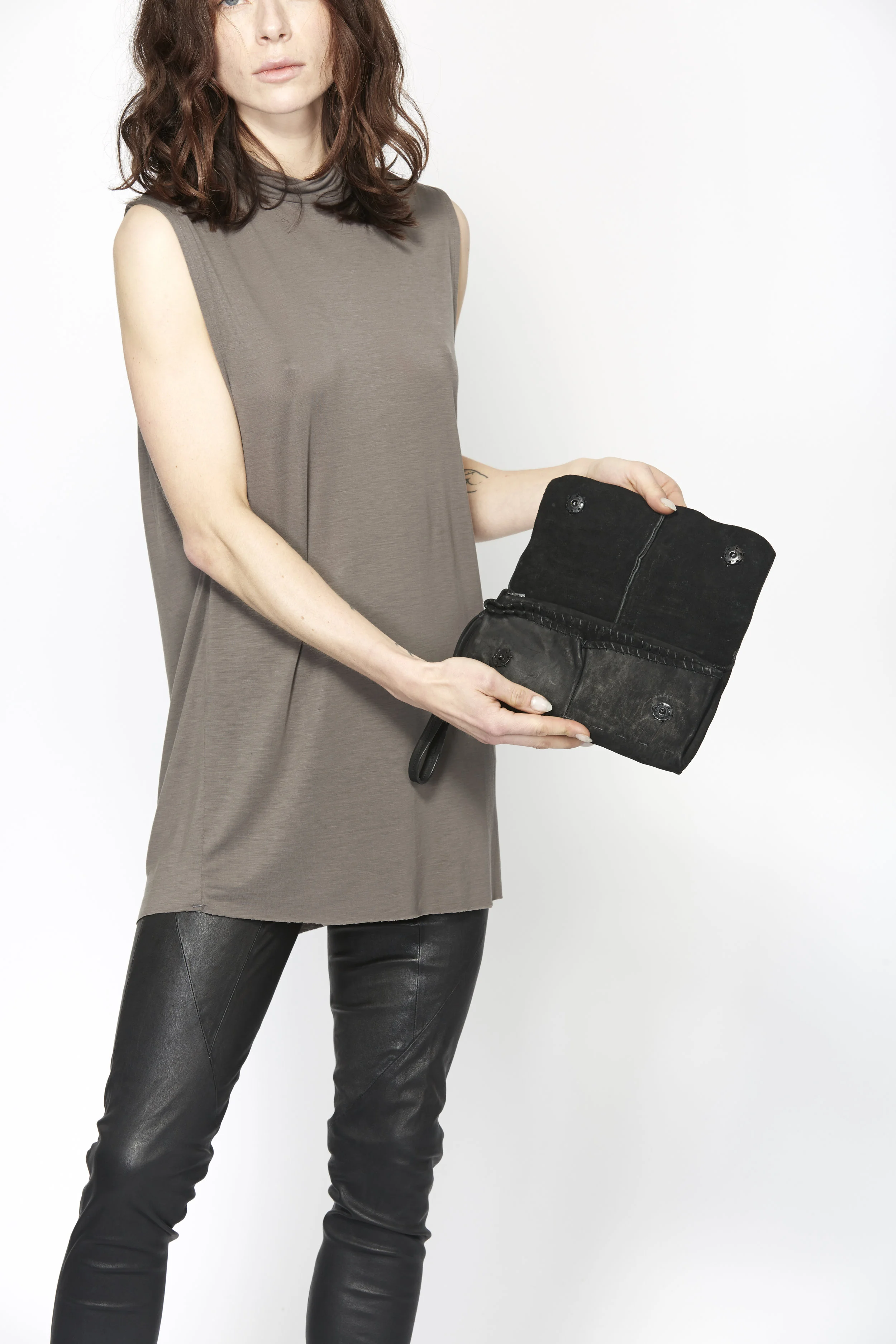 LLX15_TWO_PIECE_STICH_CLUTCH_08.jpg