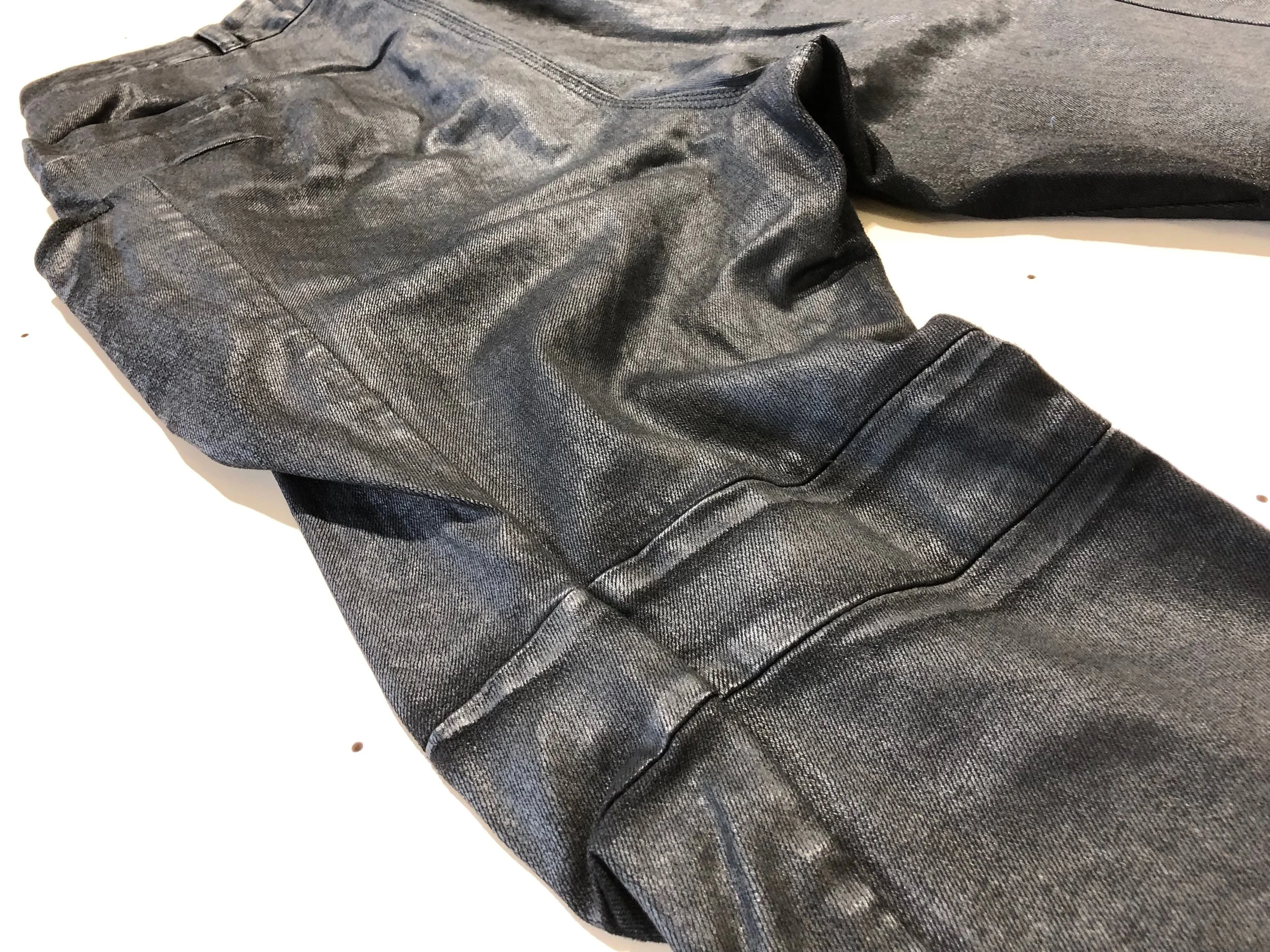 LLSS19M-JE02-Shaped-Line-Jeans-Black-Waxed-12.jpeg
