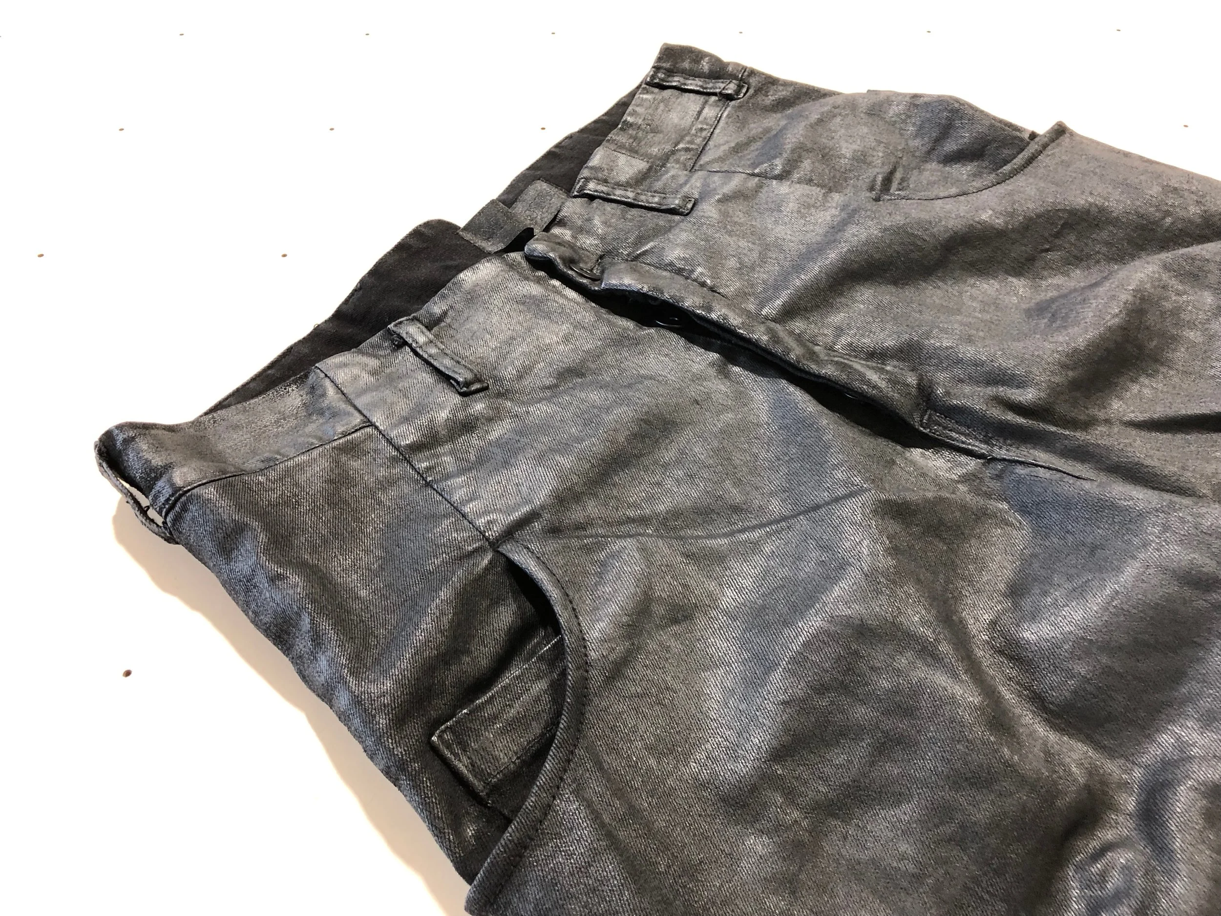 LLSS19M-JE02-Shaped-Line-Jeans-Black-Waxed-05.jpeg