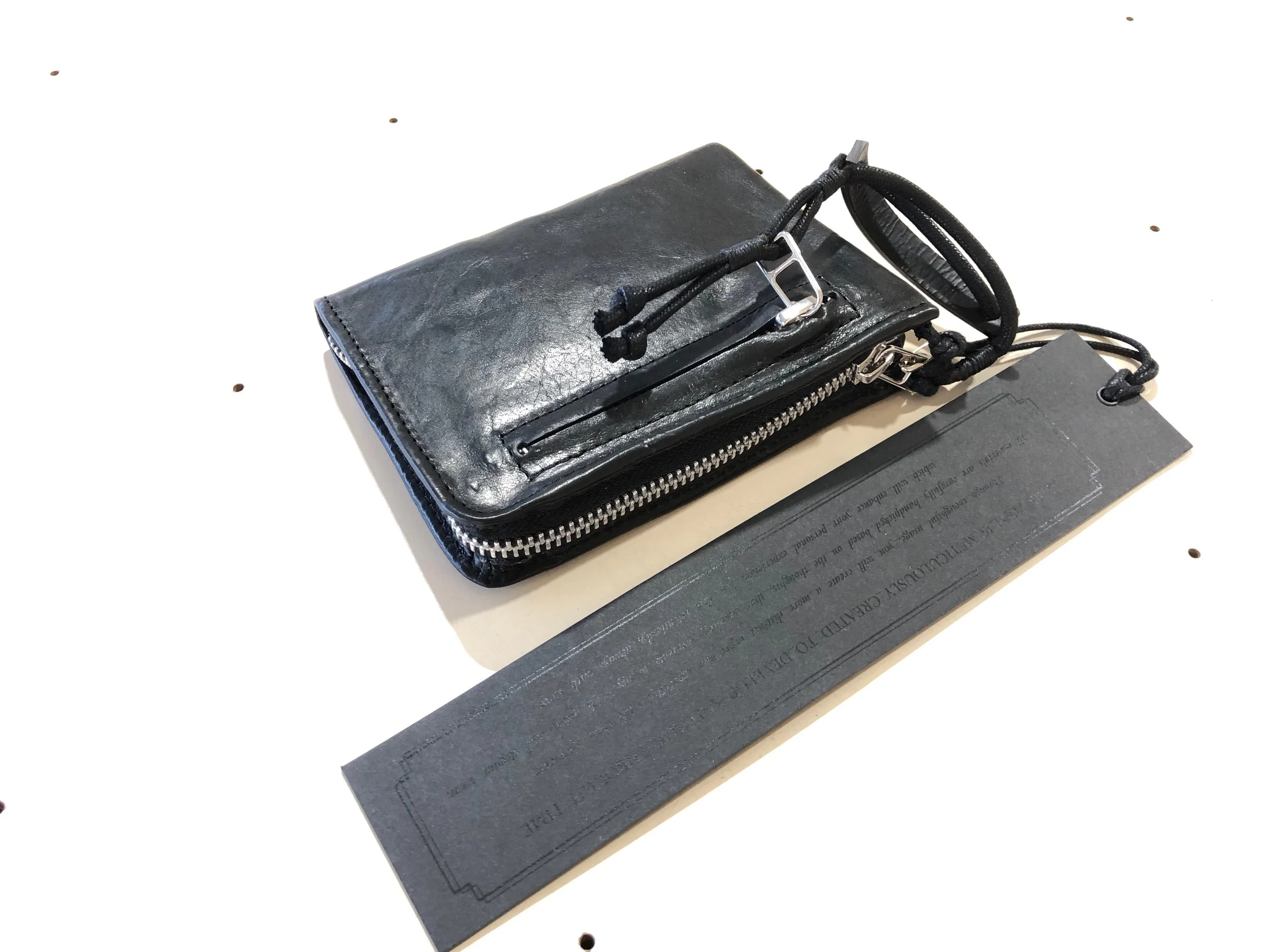 LLSS19M-ACC03-Zip-Wallet-Black-01.jpeg