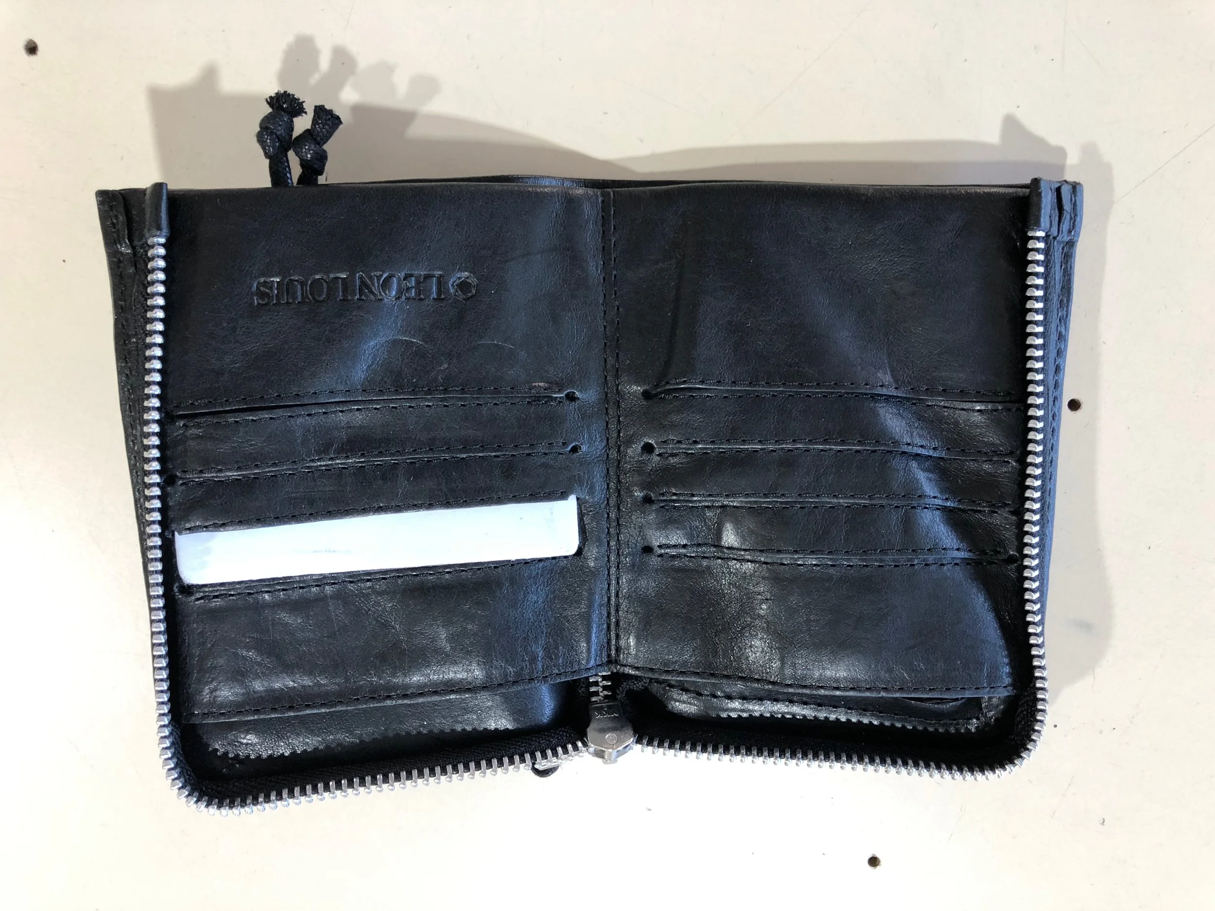 LLSS19M-ACC03-Zip-Wallet-Black-05.jpeg