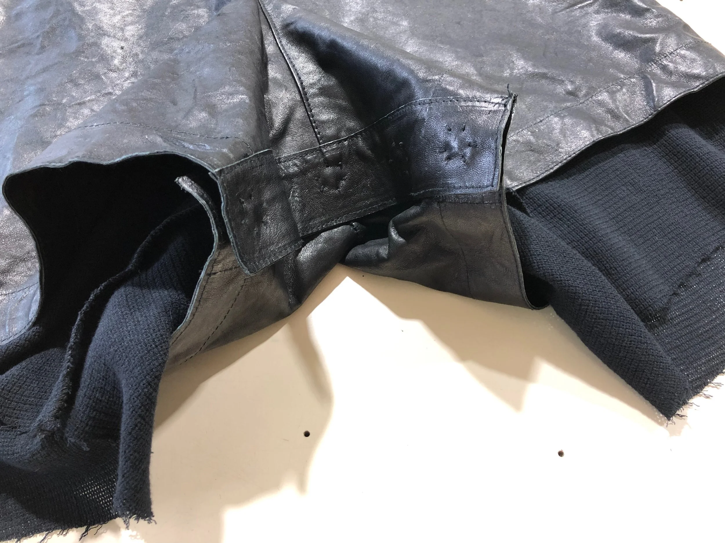 LLSS19M-SHS04-Snap-Leather-Shorts-Black-02.jpeg