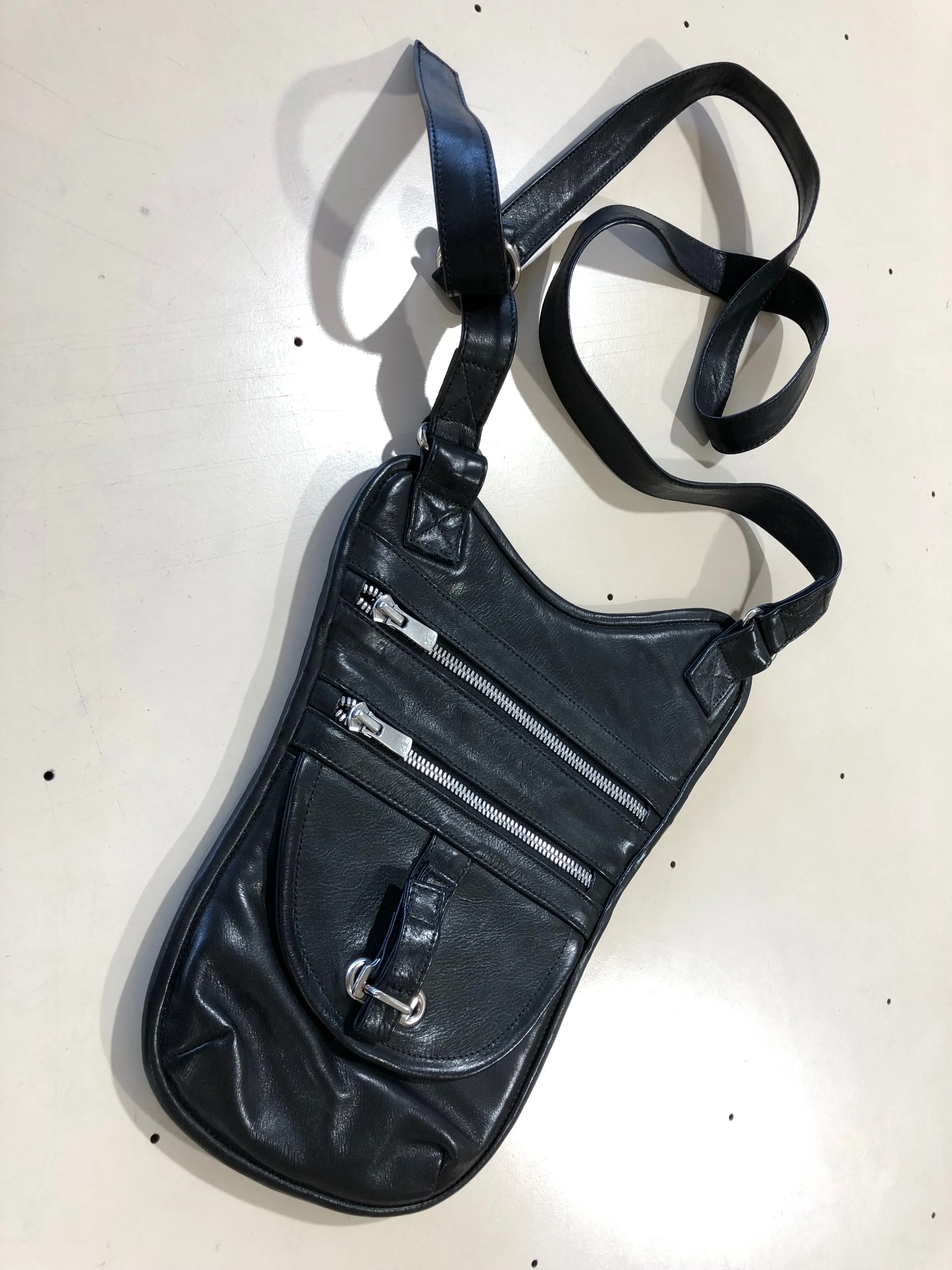LLX08-Zip-Traveller-Bag-01.jpeg