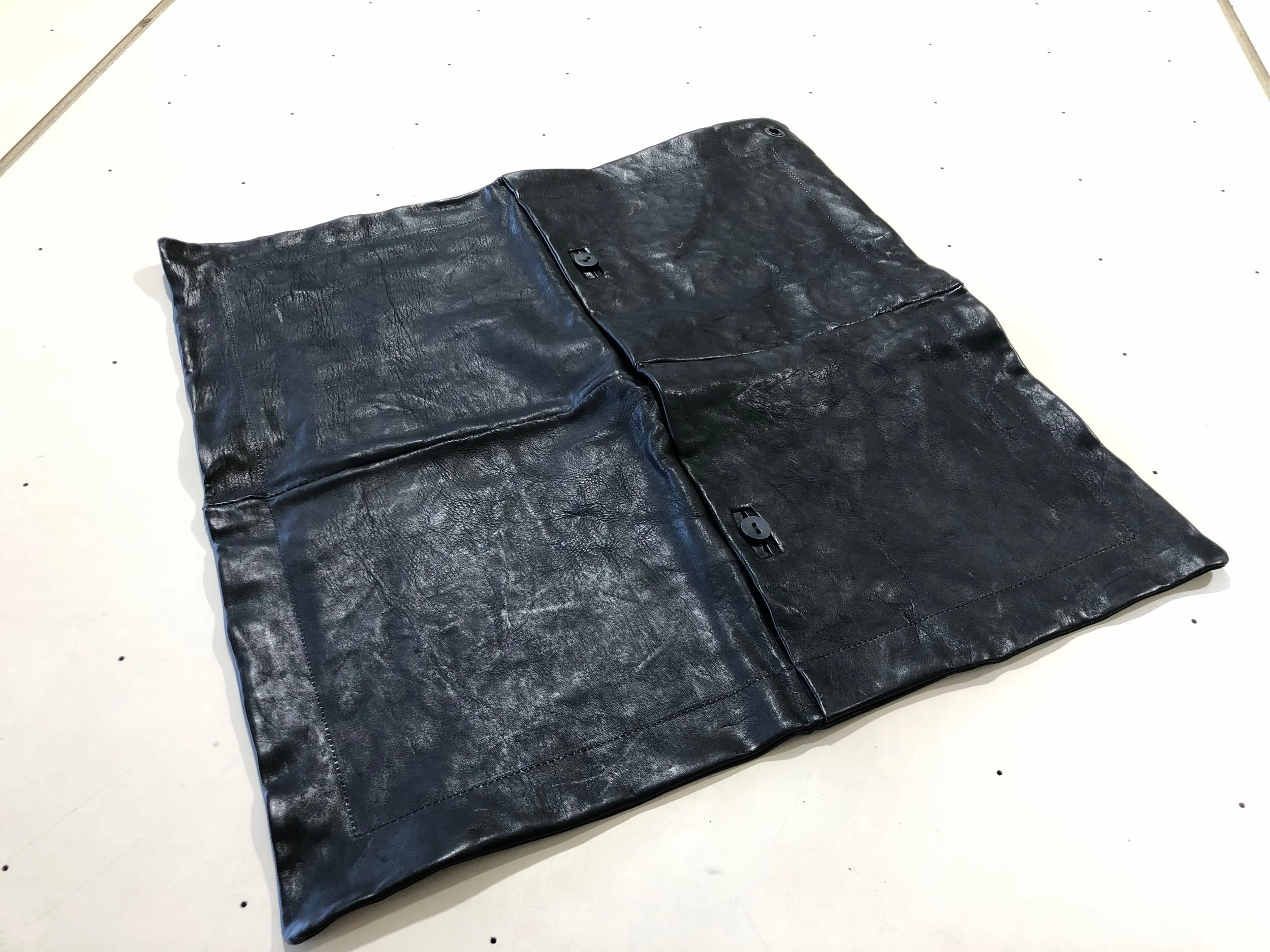 LLSS19U-ACC05-Leather-Pillow-Sham-01.jpeg