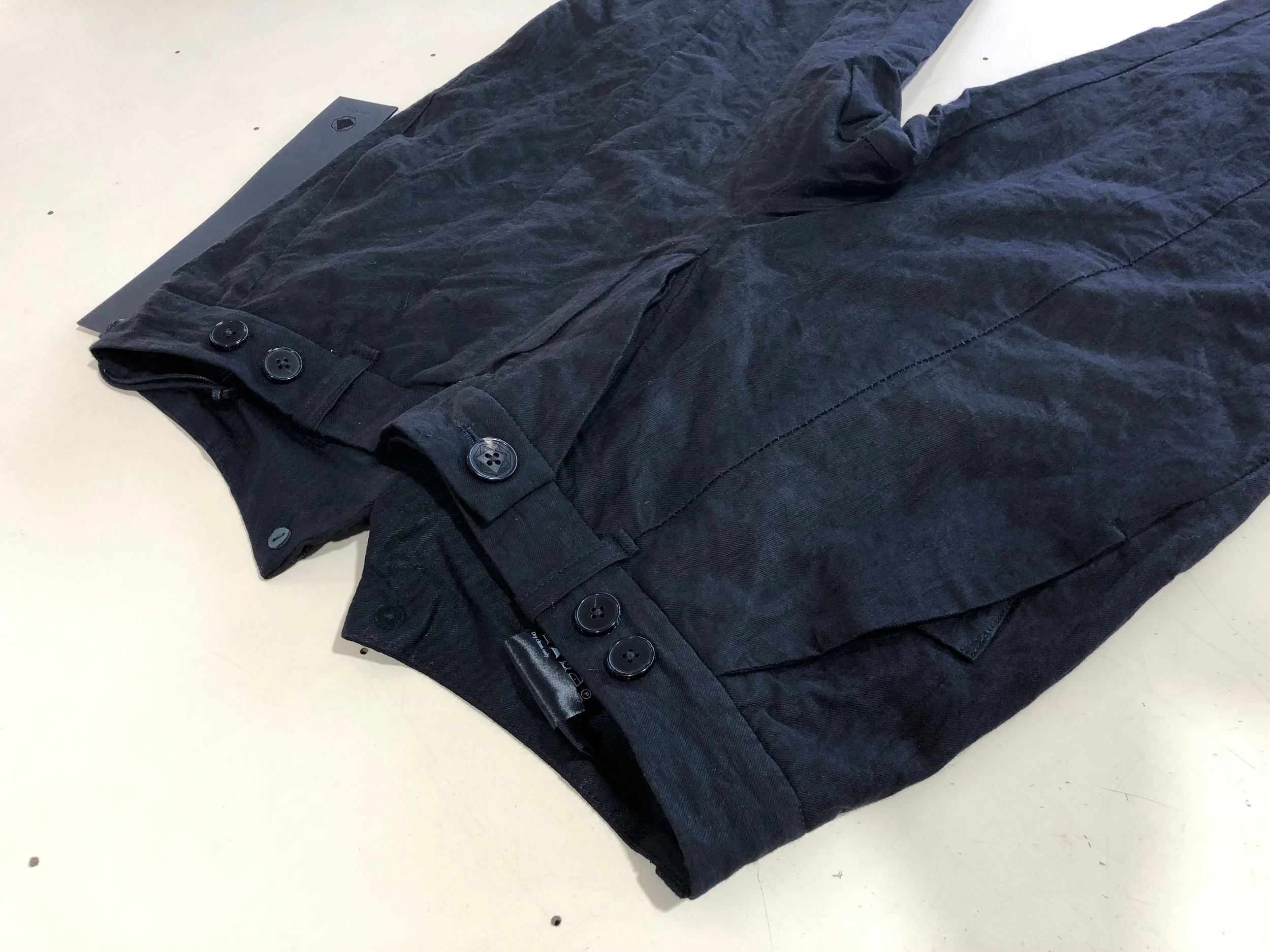 LLSS19M-PA06-Scar-Stitched-tailored-Suit-Pants-Black-03.jpg