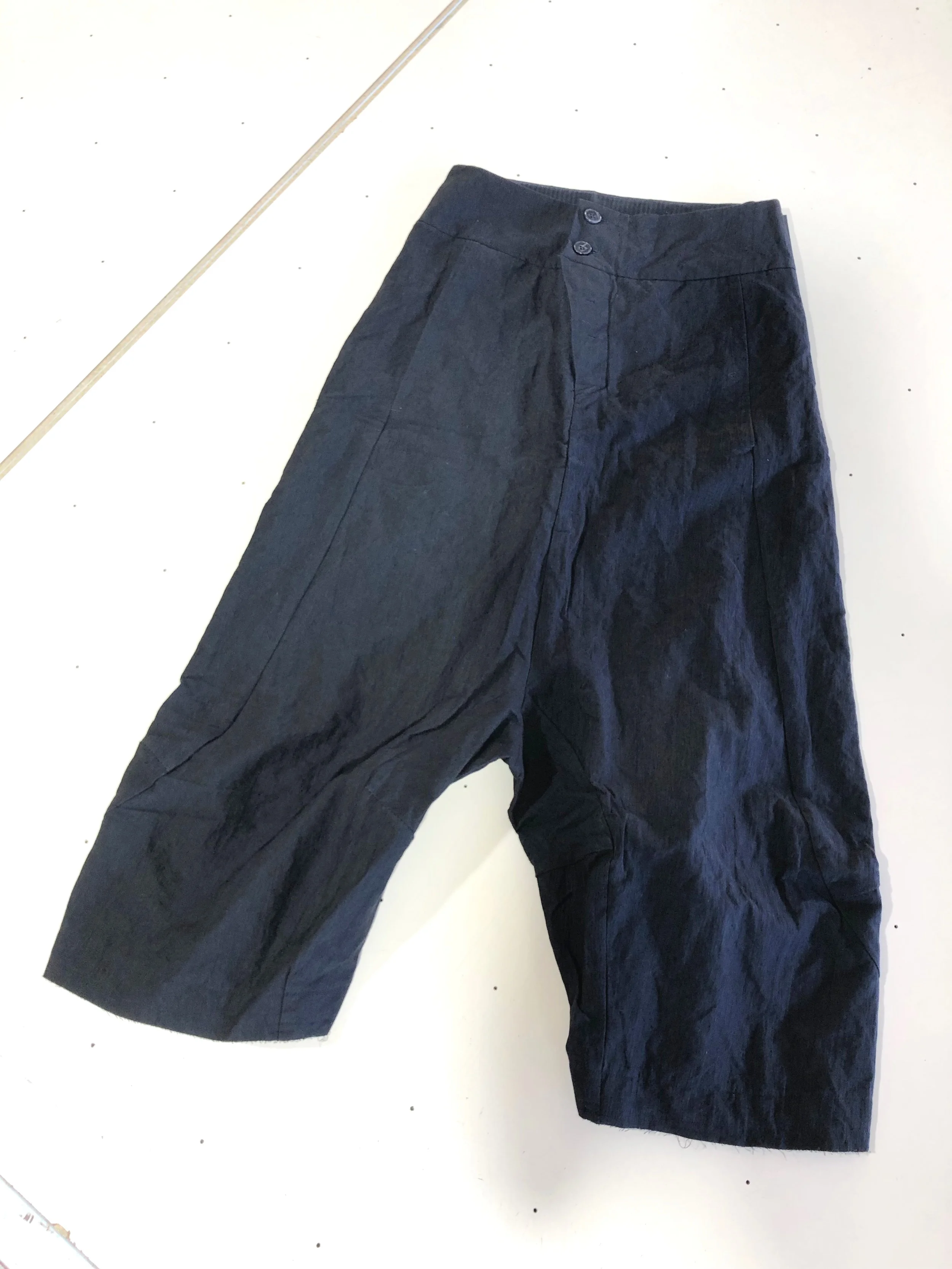 LLSS19W-PA02-Curly-High-Waist-Idom-Pants-01.jpg