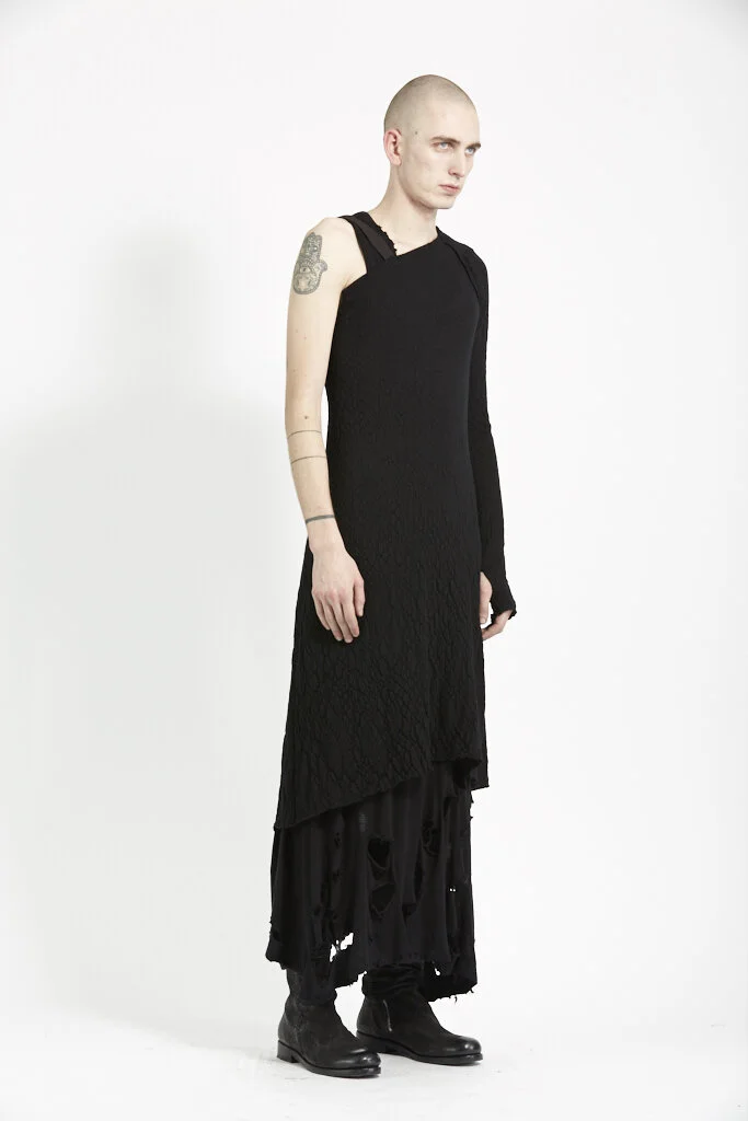 LLAW18U-KN03_QUIA_one sleeved strap top_10485.jpg
