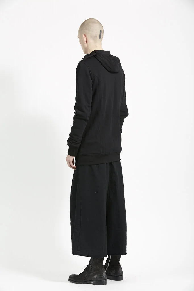 LLAW18M-SW01_LARVA_mask sweat_9753.jpg
