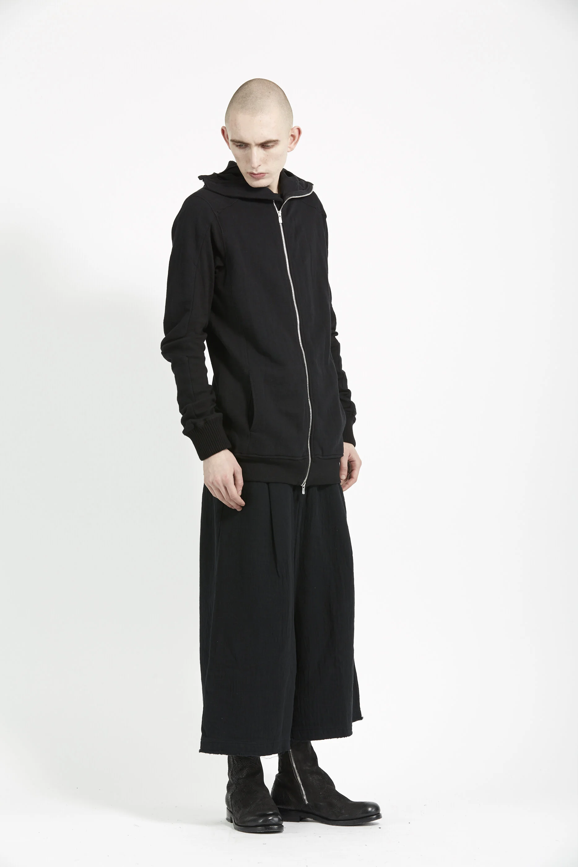 LLAW18M-SW01_LARVA_mask sweat_9751.jpg