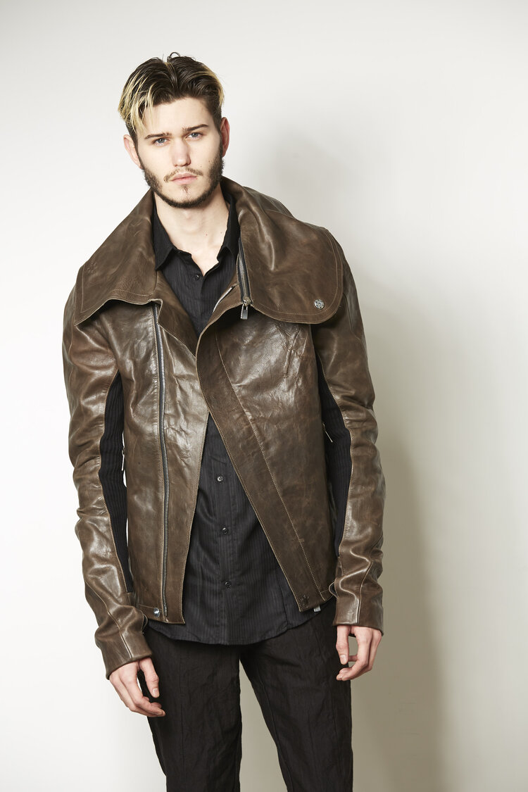 LLAW18M-JKT05_ILLUMINARE+Zip+Collar+Leather+Jacket_Charcoal_09.jpg