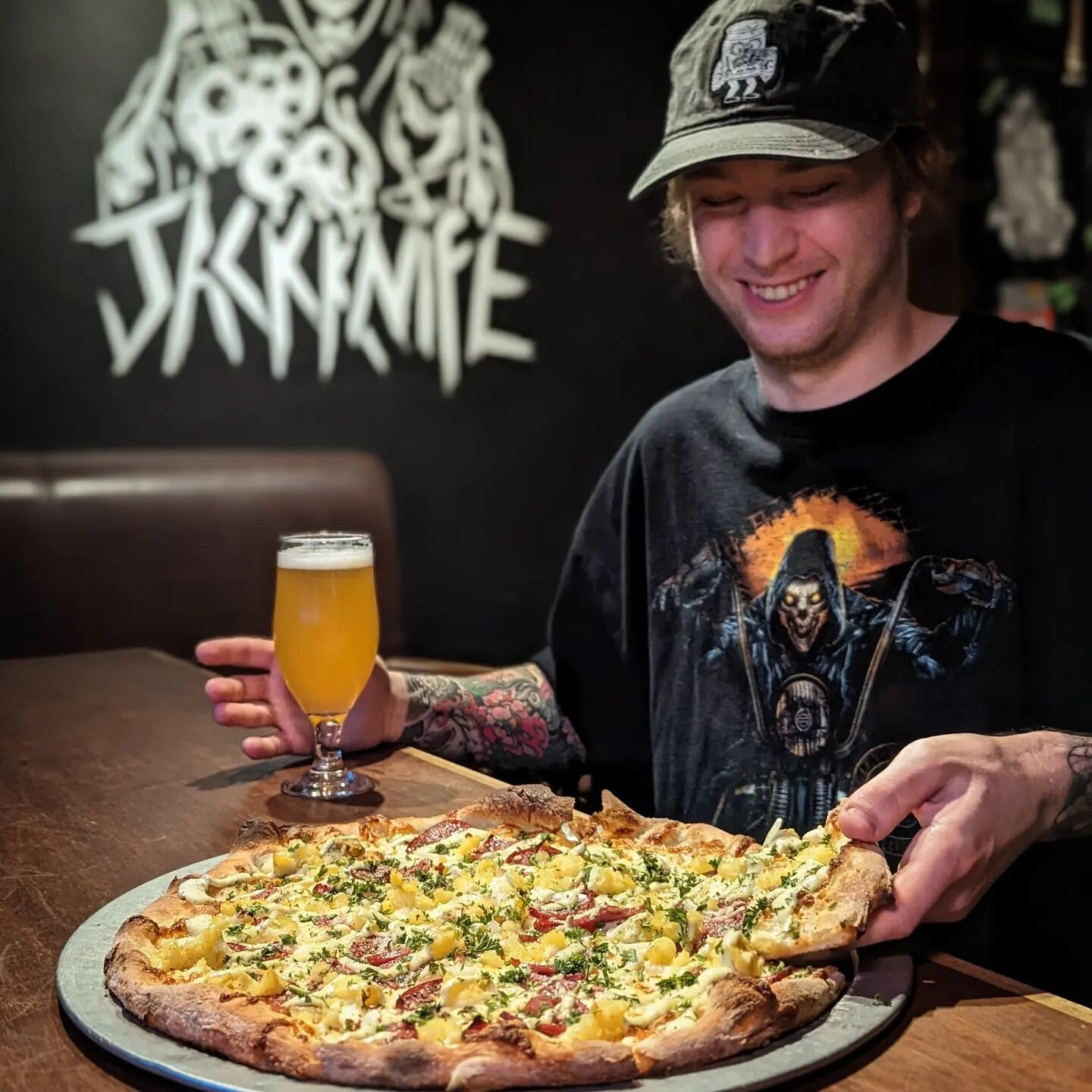 Friends! Swing on by your favourite neighbourhood dungeon this week to grab one of our featured zzas! Like the PAGANIZER, think pierogi, but zzaaa!
🍕🔥🍕🔥🍕
Pair it with a glass of J&Ouml;TNAR, our collab with our buds from @ironroadbrewing a barre