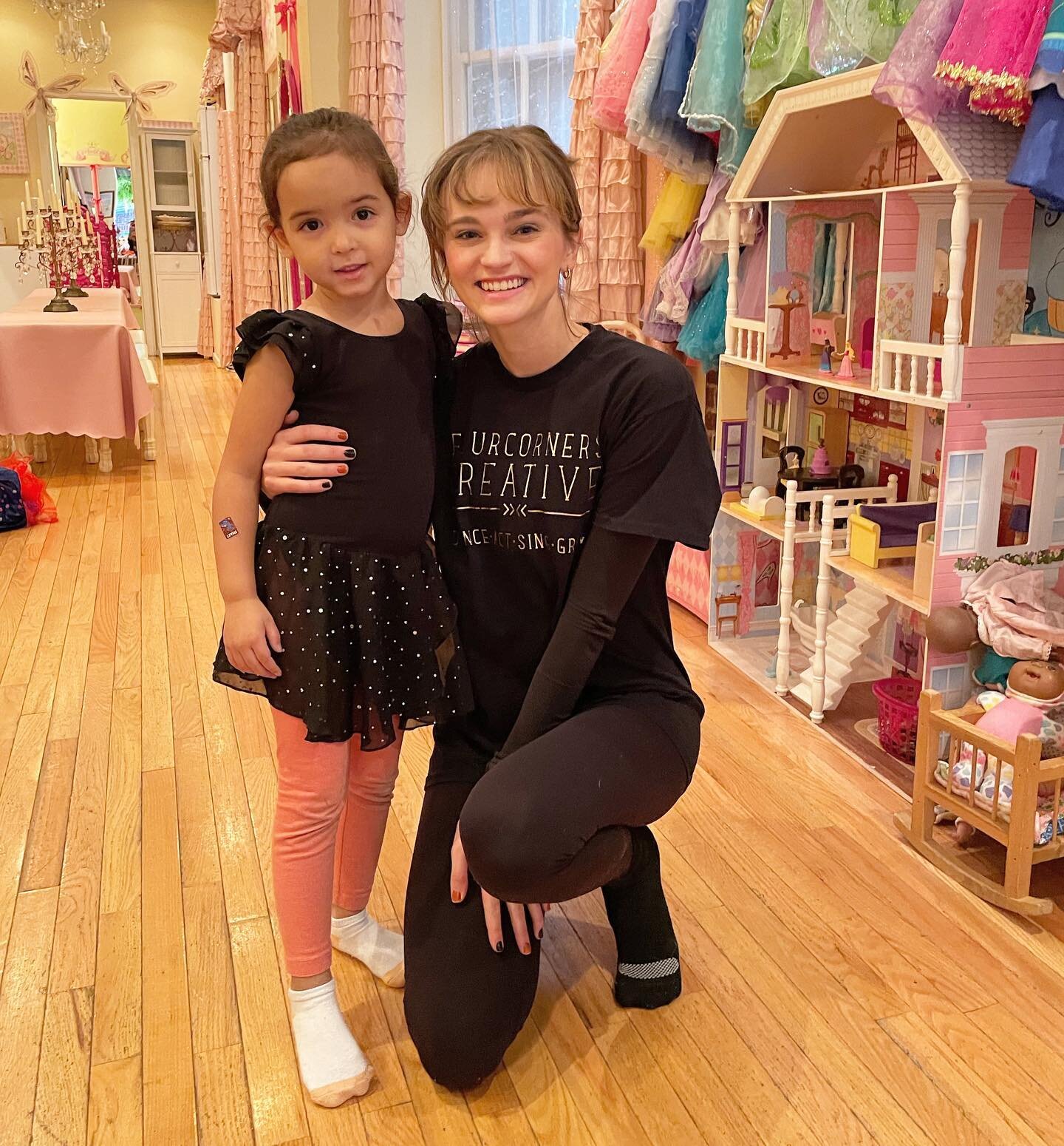 There is still time to join Miss Mallory tomorrow at our Twinkle Toes ballet class in Chelsea! Email us hello@fourcornerscreative.com to reserve a spot. 

⭐️
⭐️
⭐️
⭐️
⭐️

#kidsperformingarts #nyceducation #nyc #nyckids #nycactors #nycdancers #nycsing